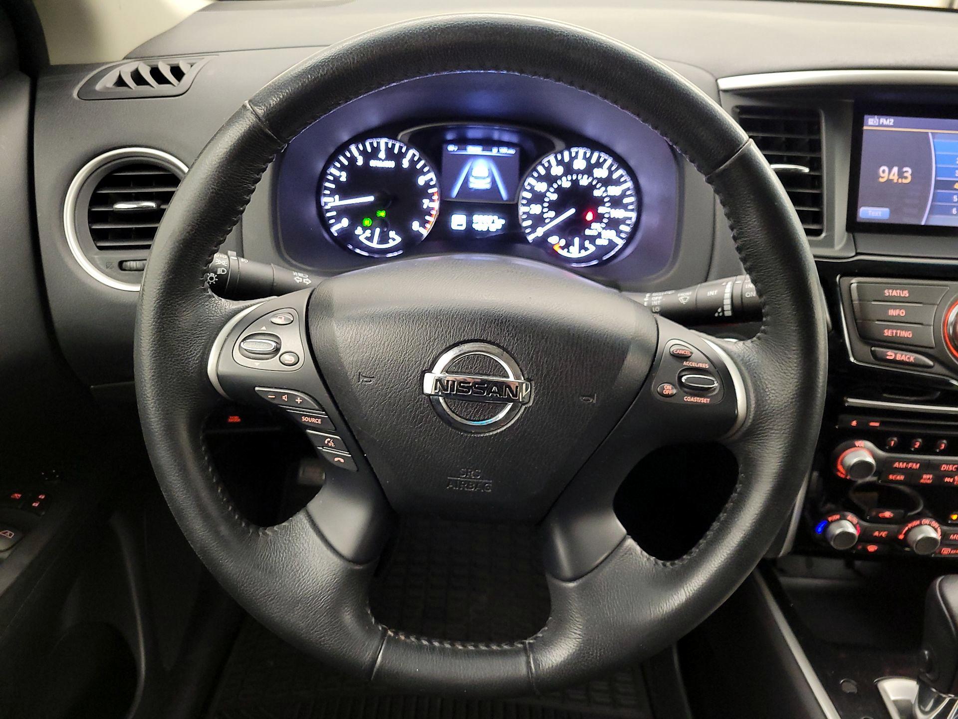 Thumbnail: 2015 Nissan Pathfinder - 10