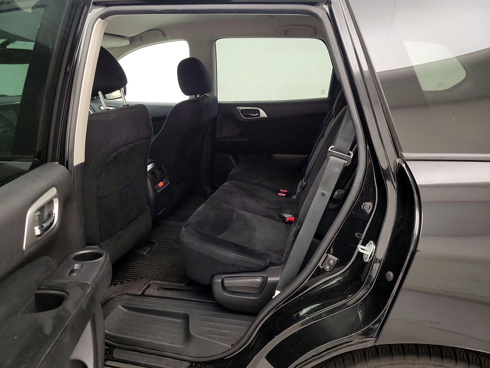 Thumbnail: 2015 Nissan Pathfinder - 19