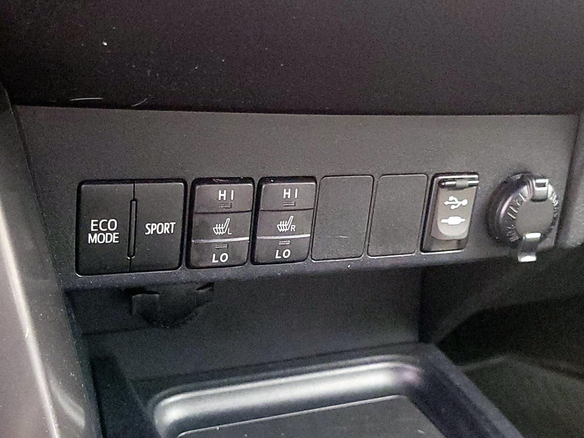 Thumbnail: 2018 Toyota RAV4 - 18