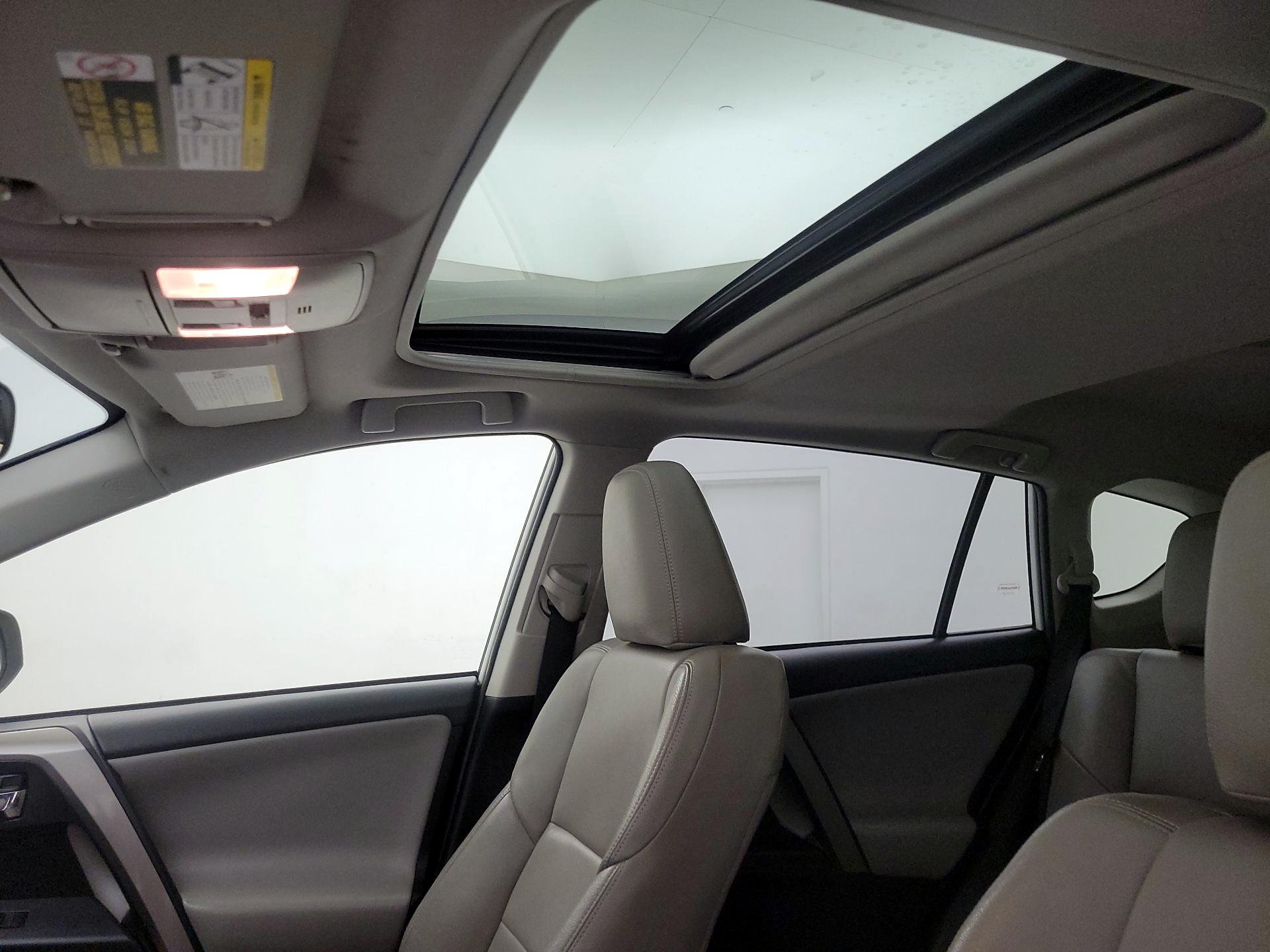 Thumbnail: 2018 Toyota RAV4 - 19