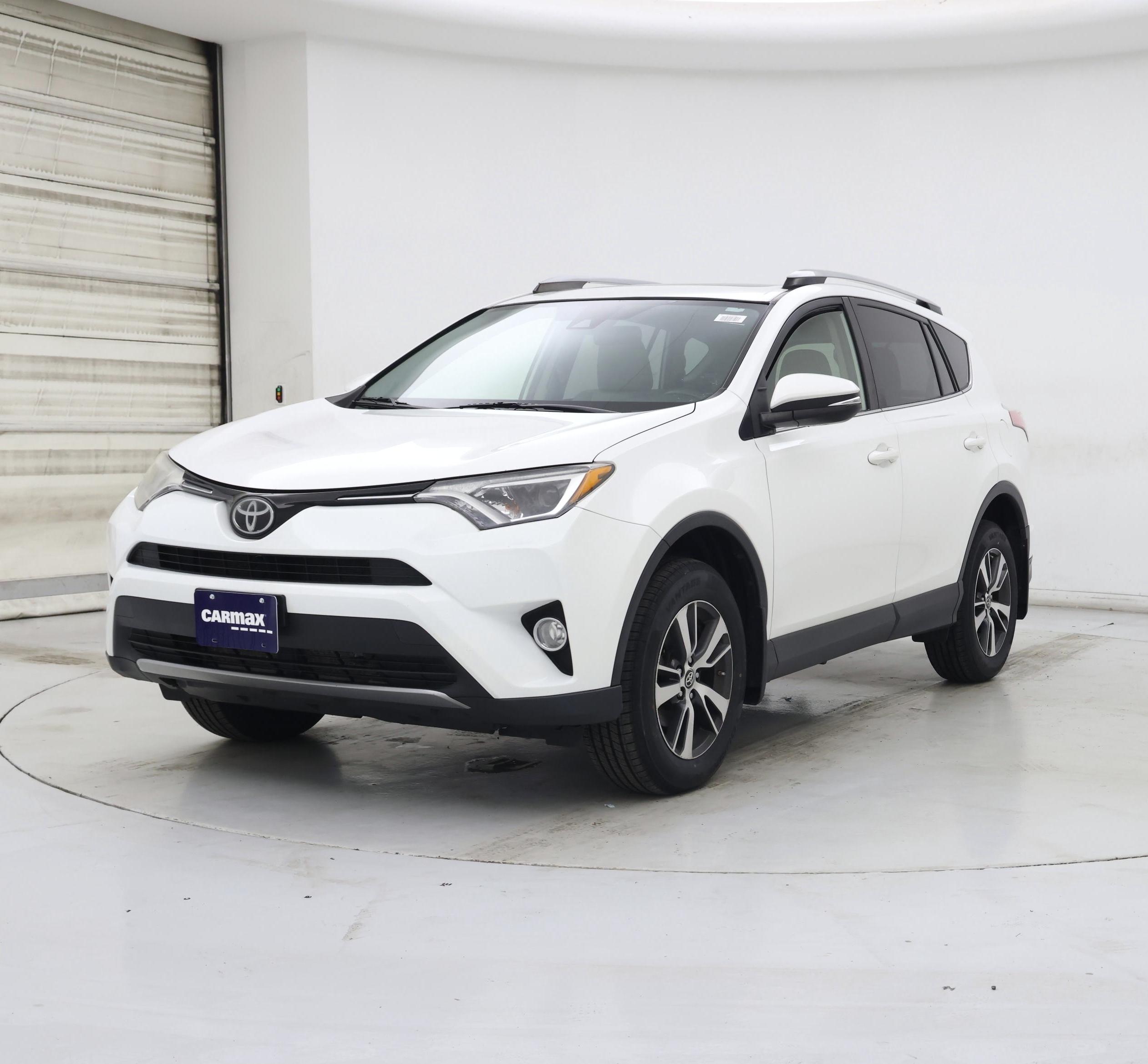 Thumbnail: 2018 Toyota RAV4 - 4
