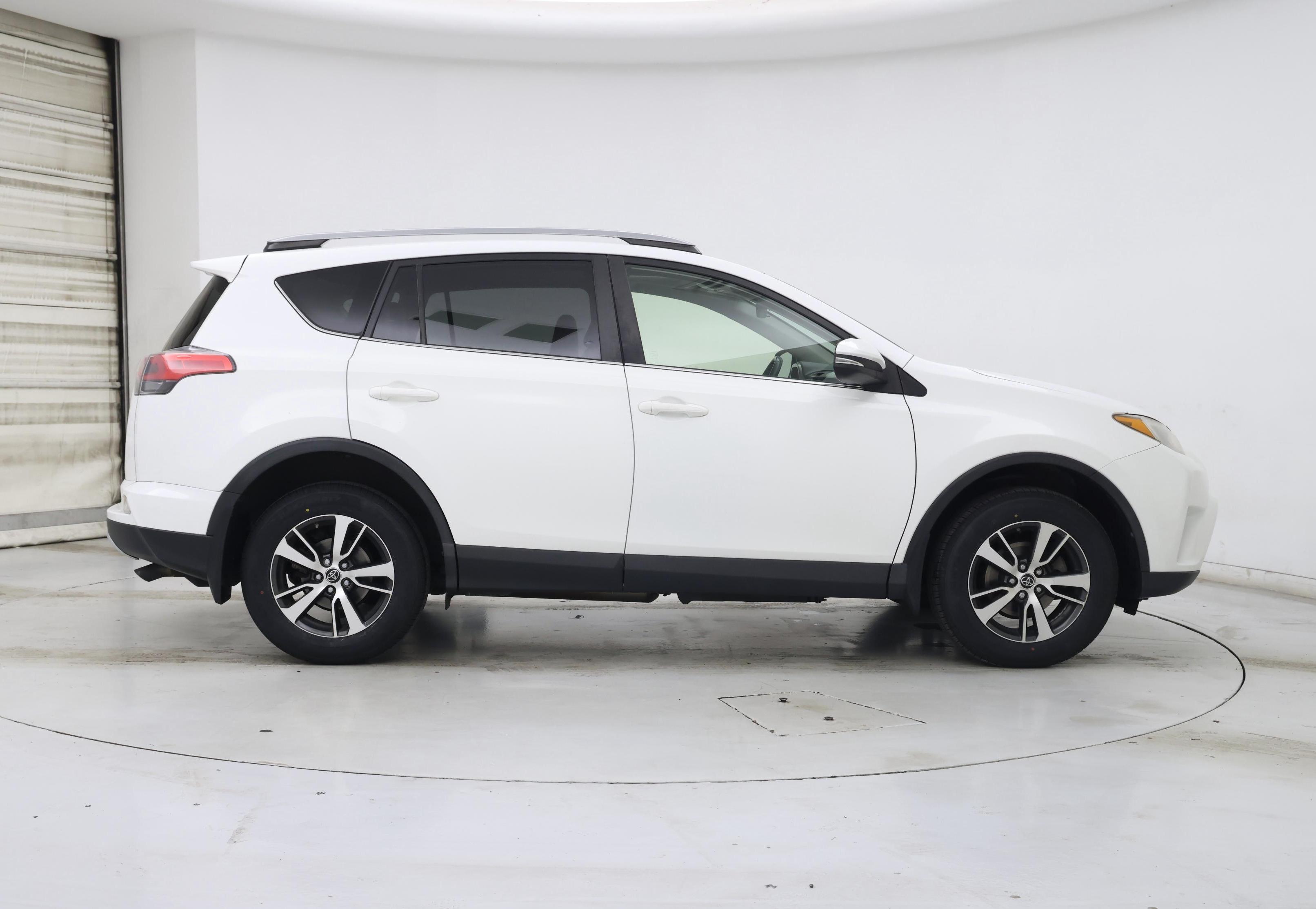 Thumbnail: 2018 Toyota RAV4 - 7