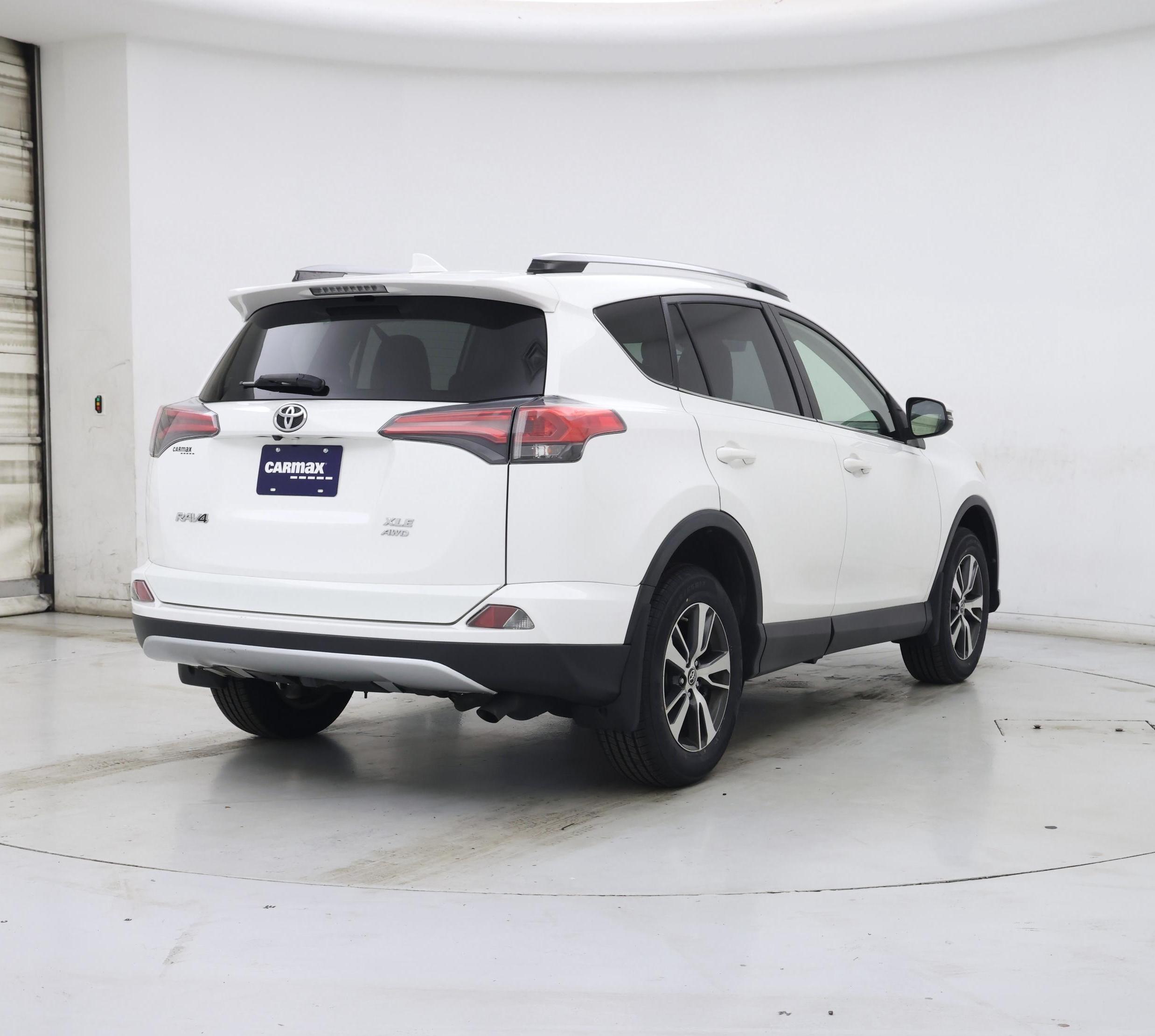 Thumbnail: 2018 Toyota RAV4 - 8