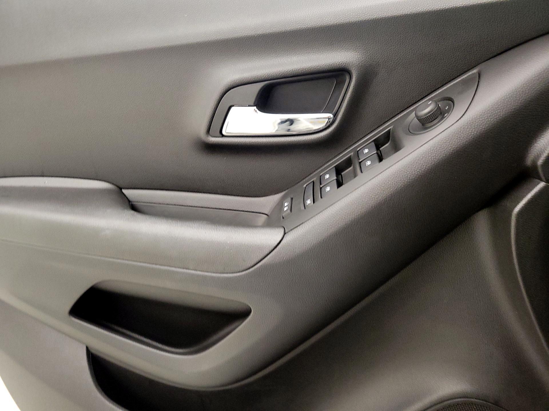 Thumbnail: 2018 Chevrolet Trax - 12