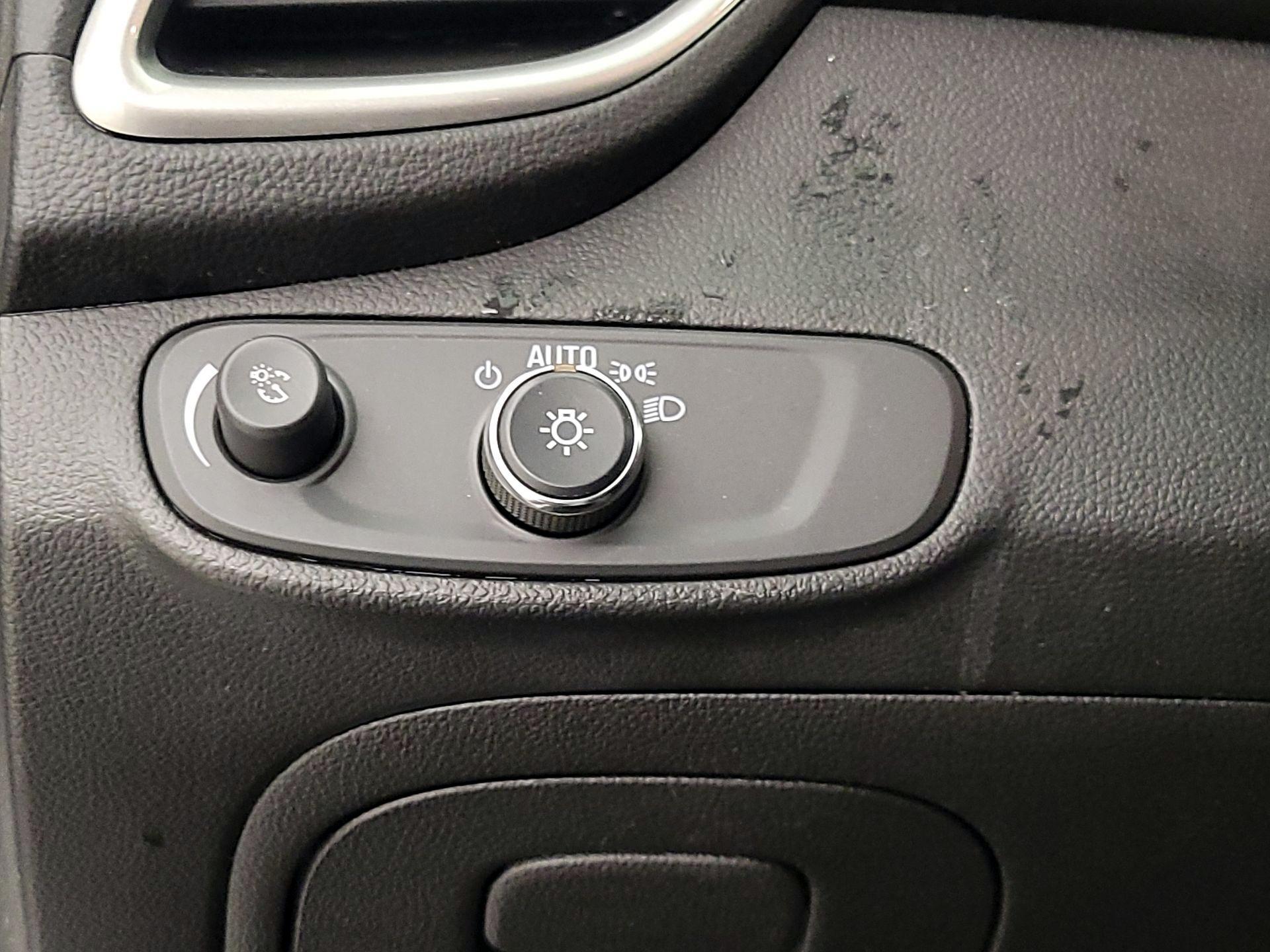 Thumbnail: 2018 Chevrolet Trax - 13