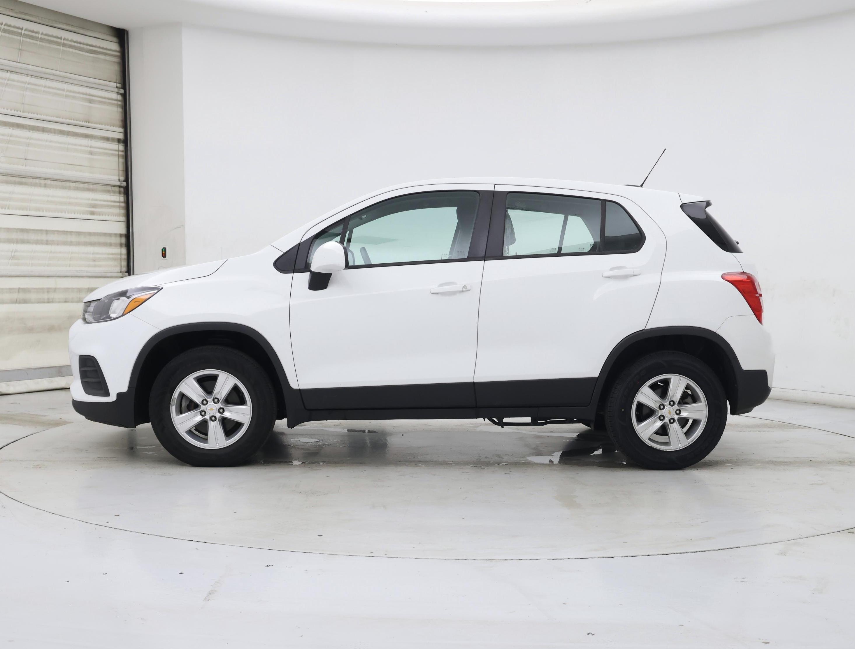 Thumbnail: 2018 Chevrolet Trax - 3