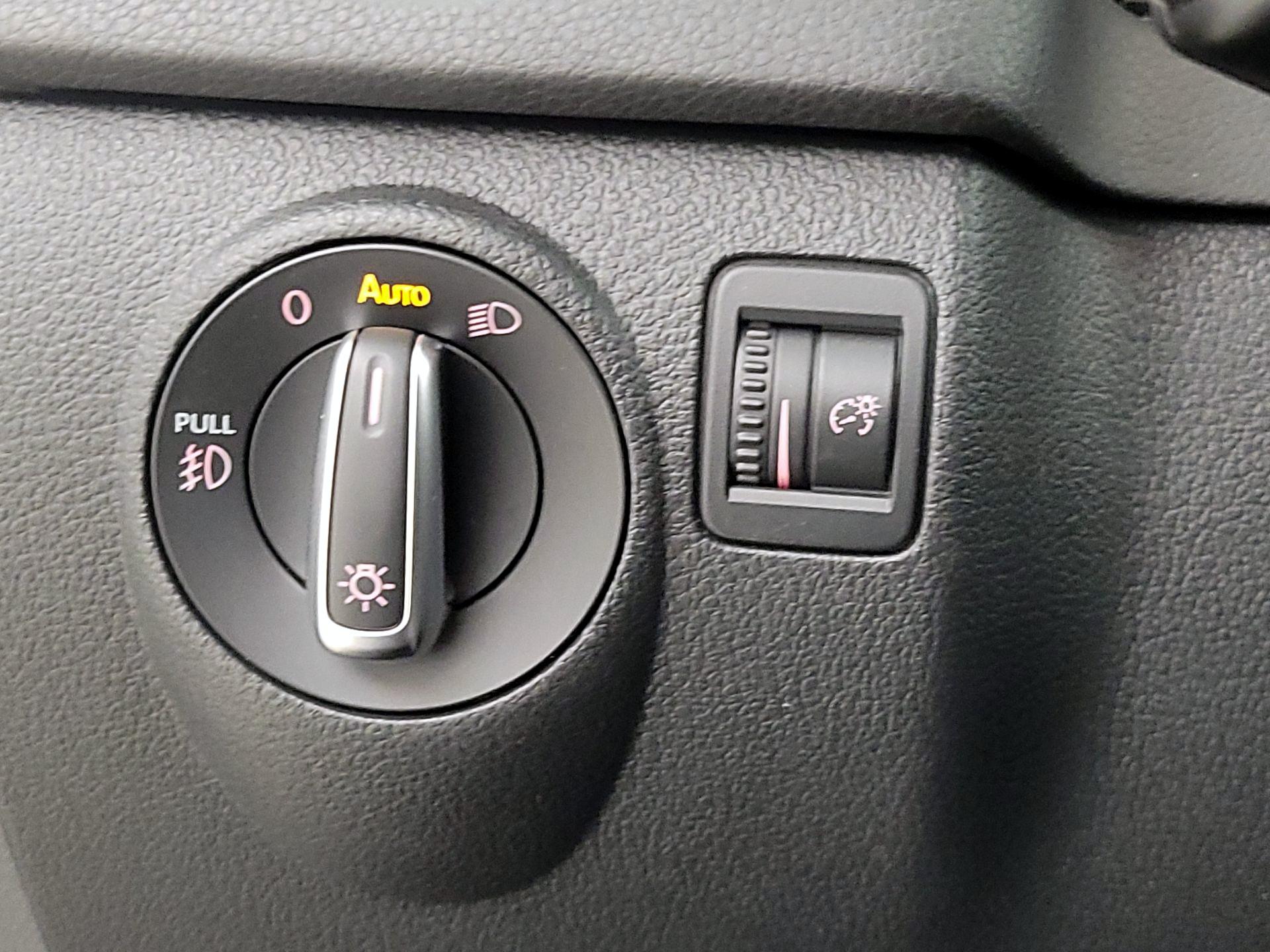 Thumbnail: 2016 Volkswagen Tiguan - 13