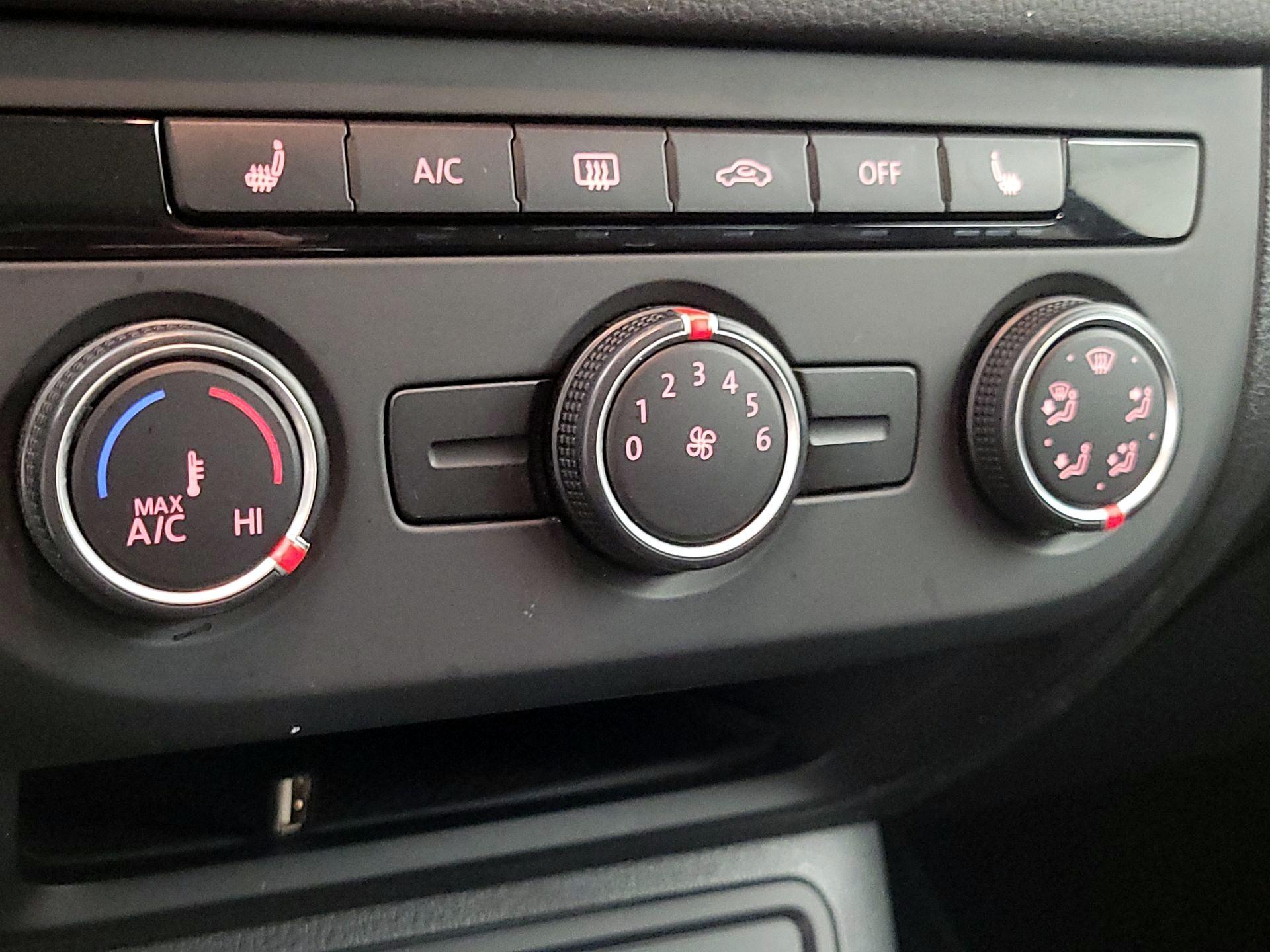 Thumbnail: 2016 Volkswagen Tiguan - 16