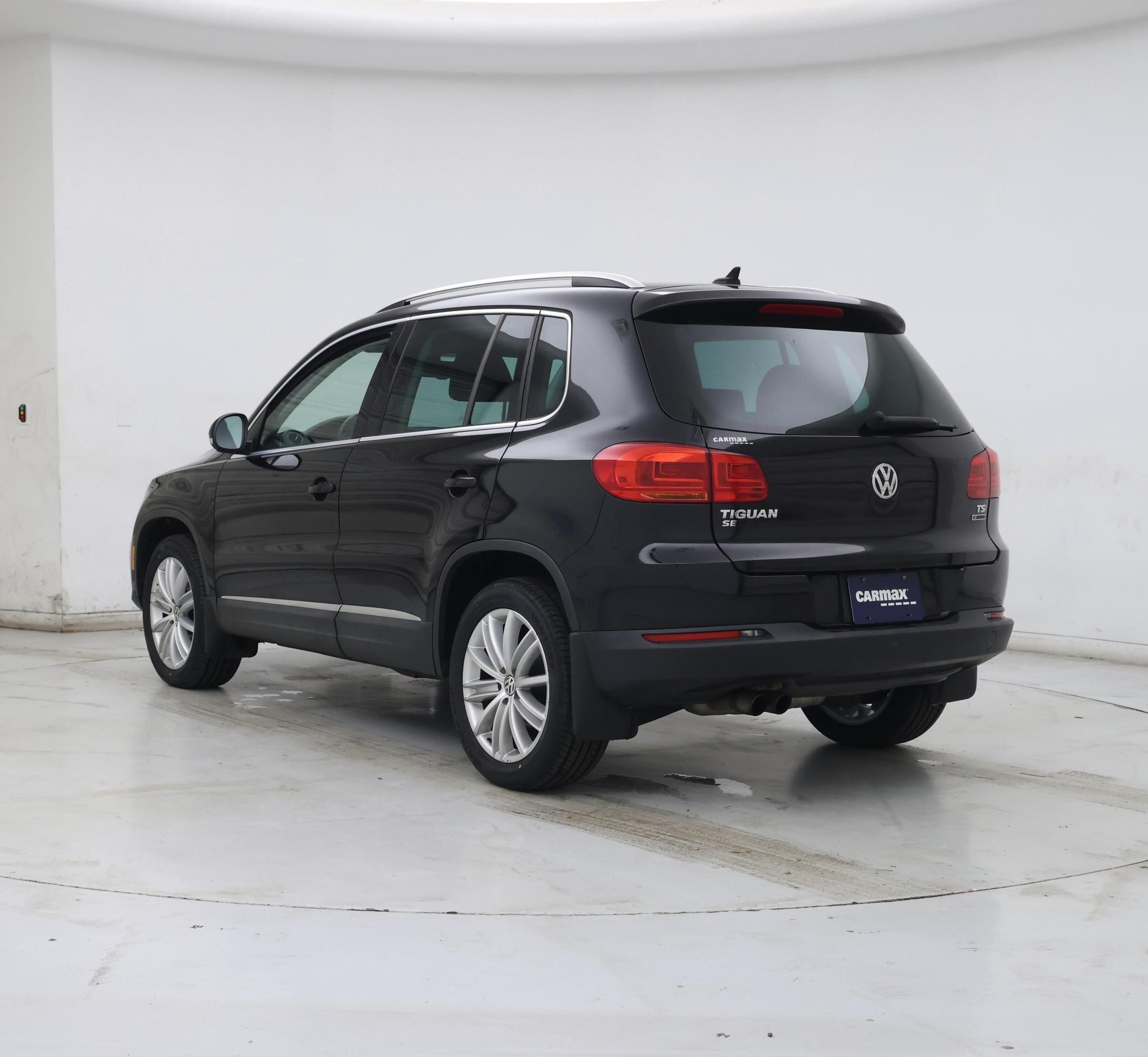 Thumbnail: 2016 Volkswagen Tiguan - 2