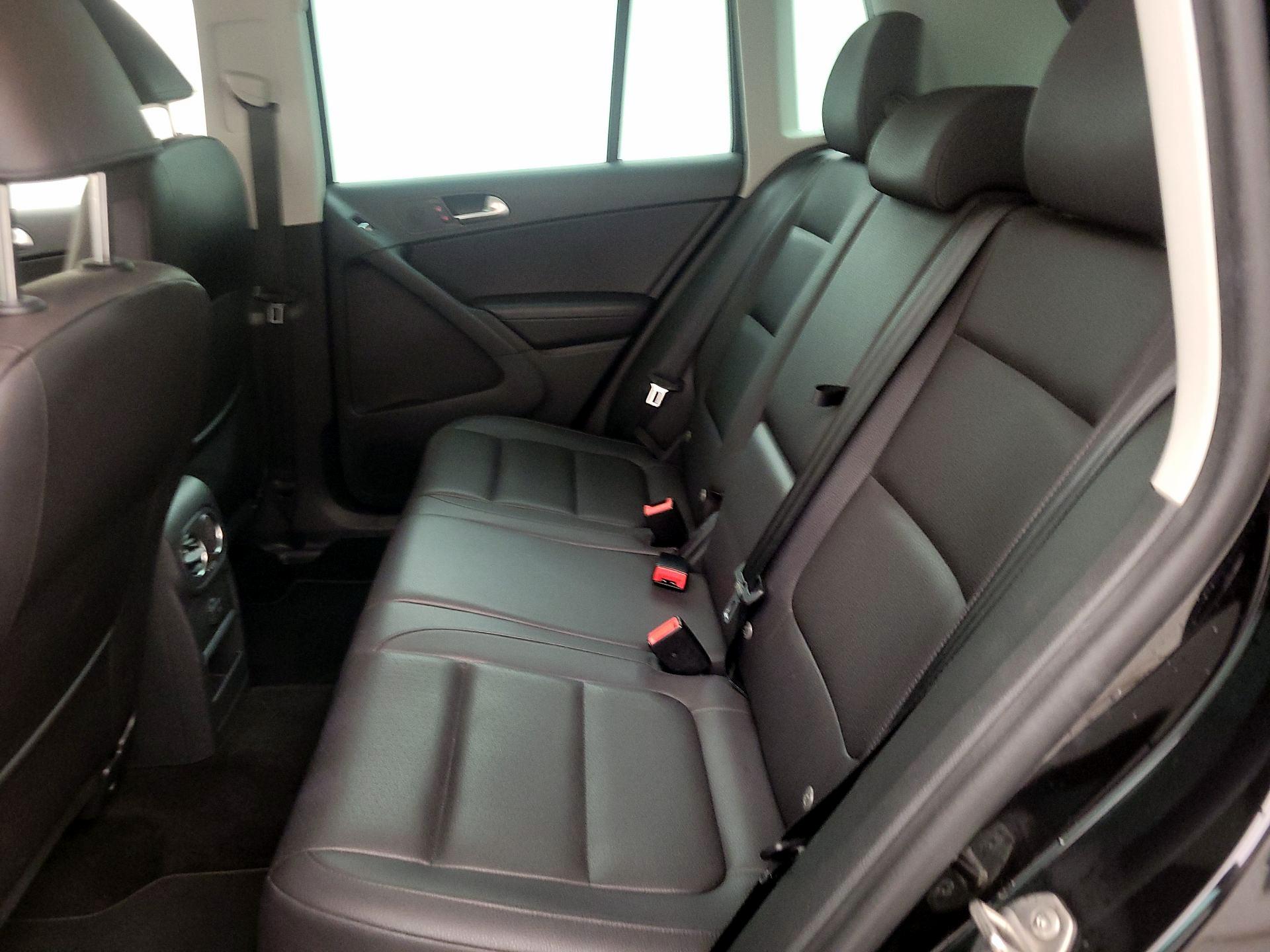 Thumbnail: 2016 Volkswagen Tiguan - 19