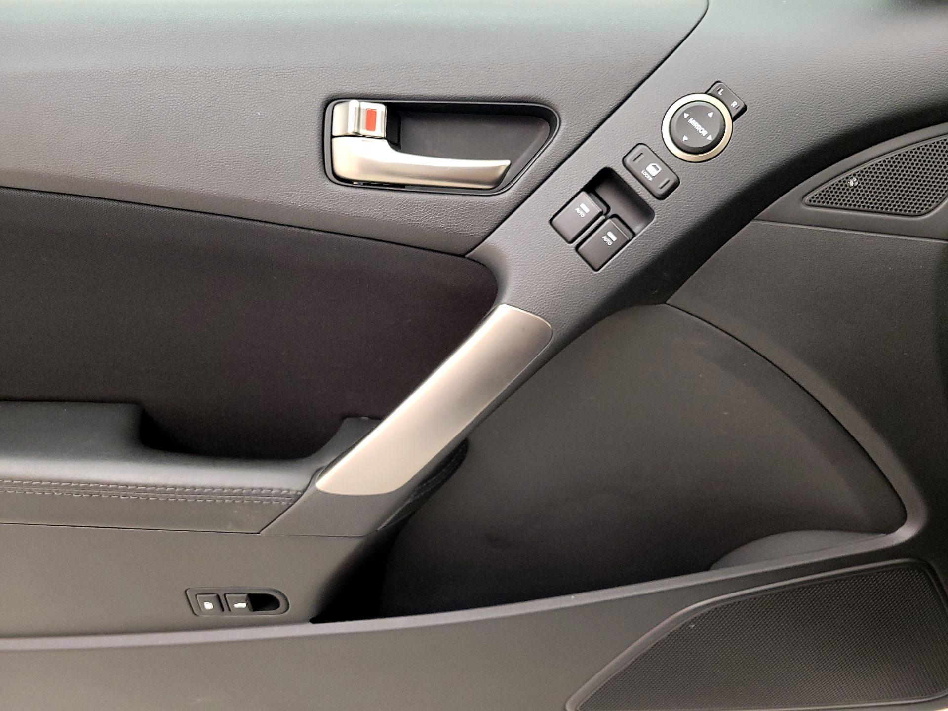 Thumbnail: 2016 Hyundai Genesis - 12