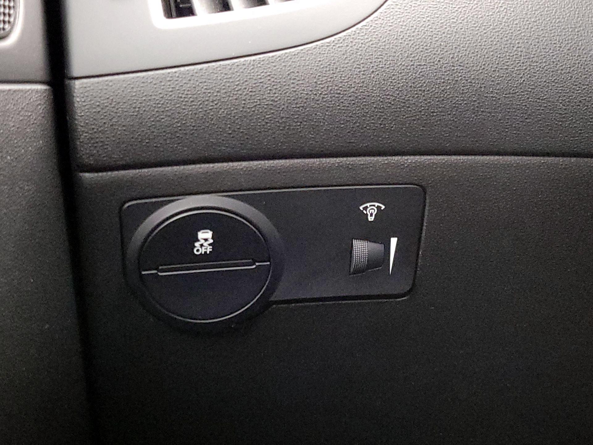 Thumbnail: 2016 Hyundai Genesis - 13