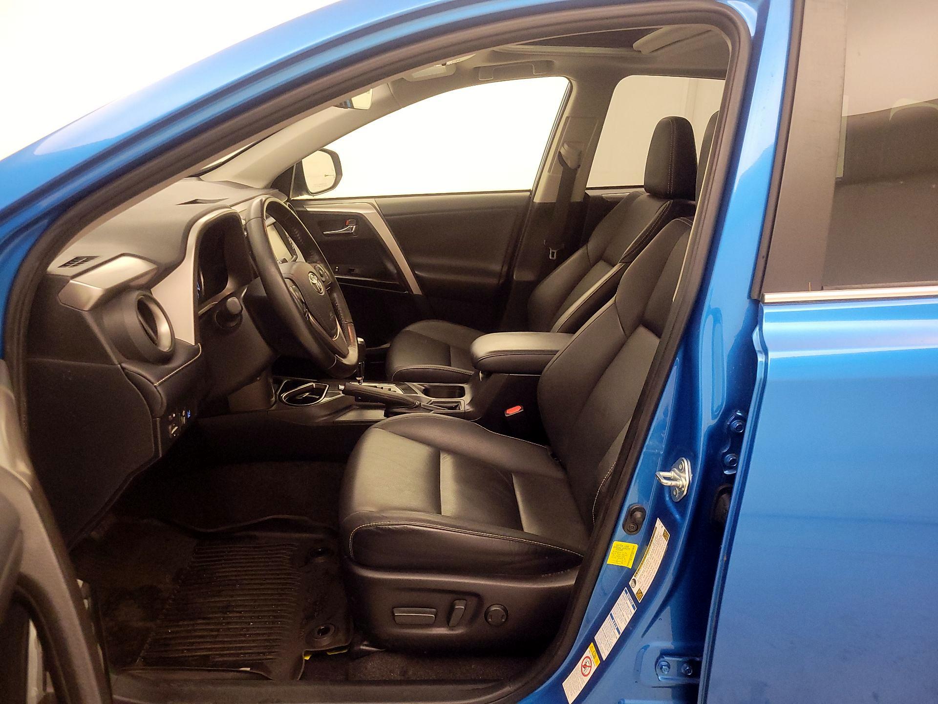 Thumbnail: 2018 Toyota RAV4 - 11