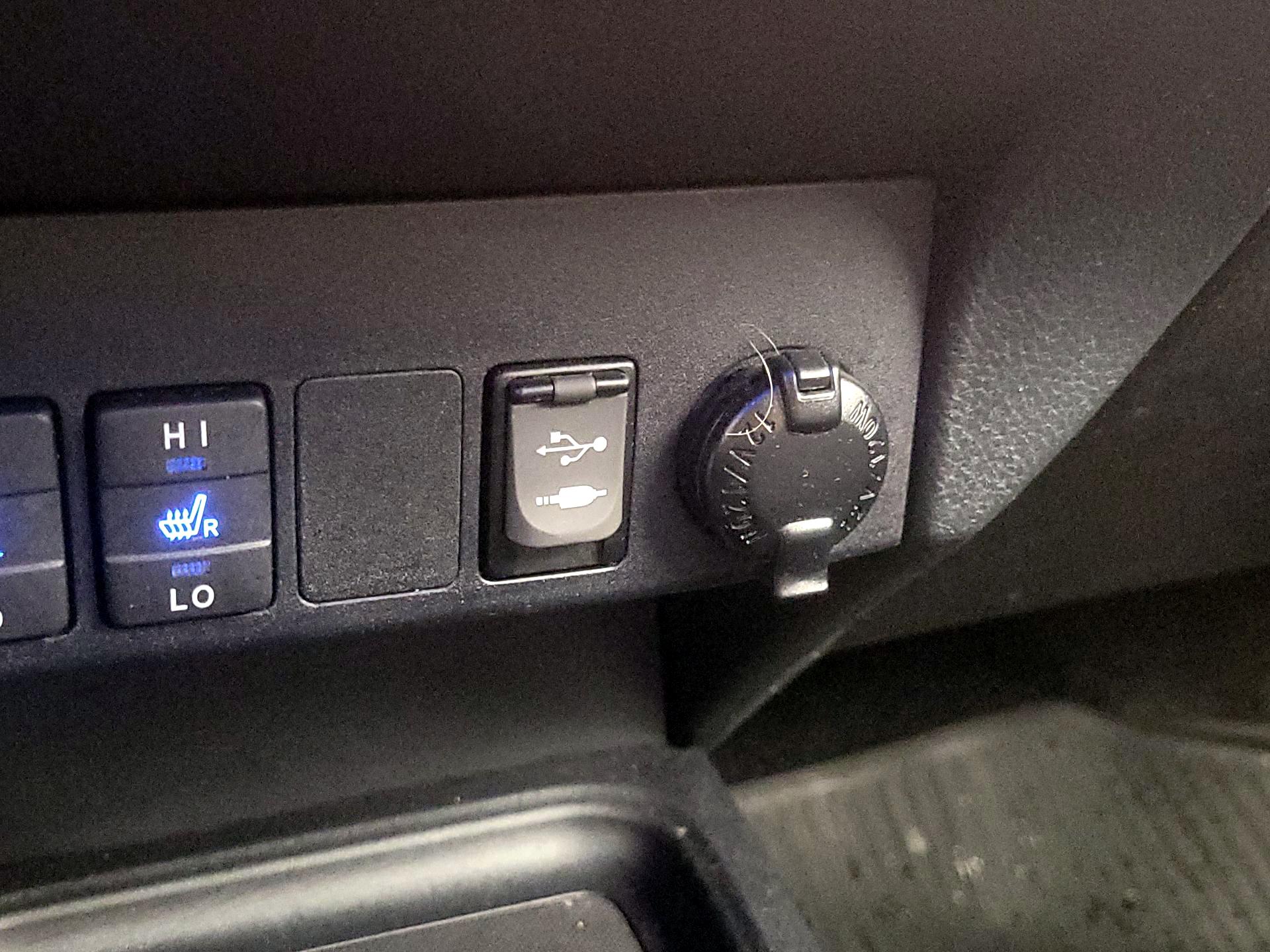 Thumbnail: 2018 Toyota RAV4 - 18