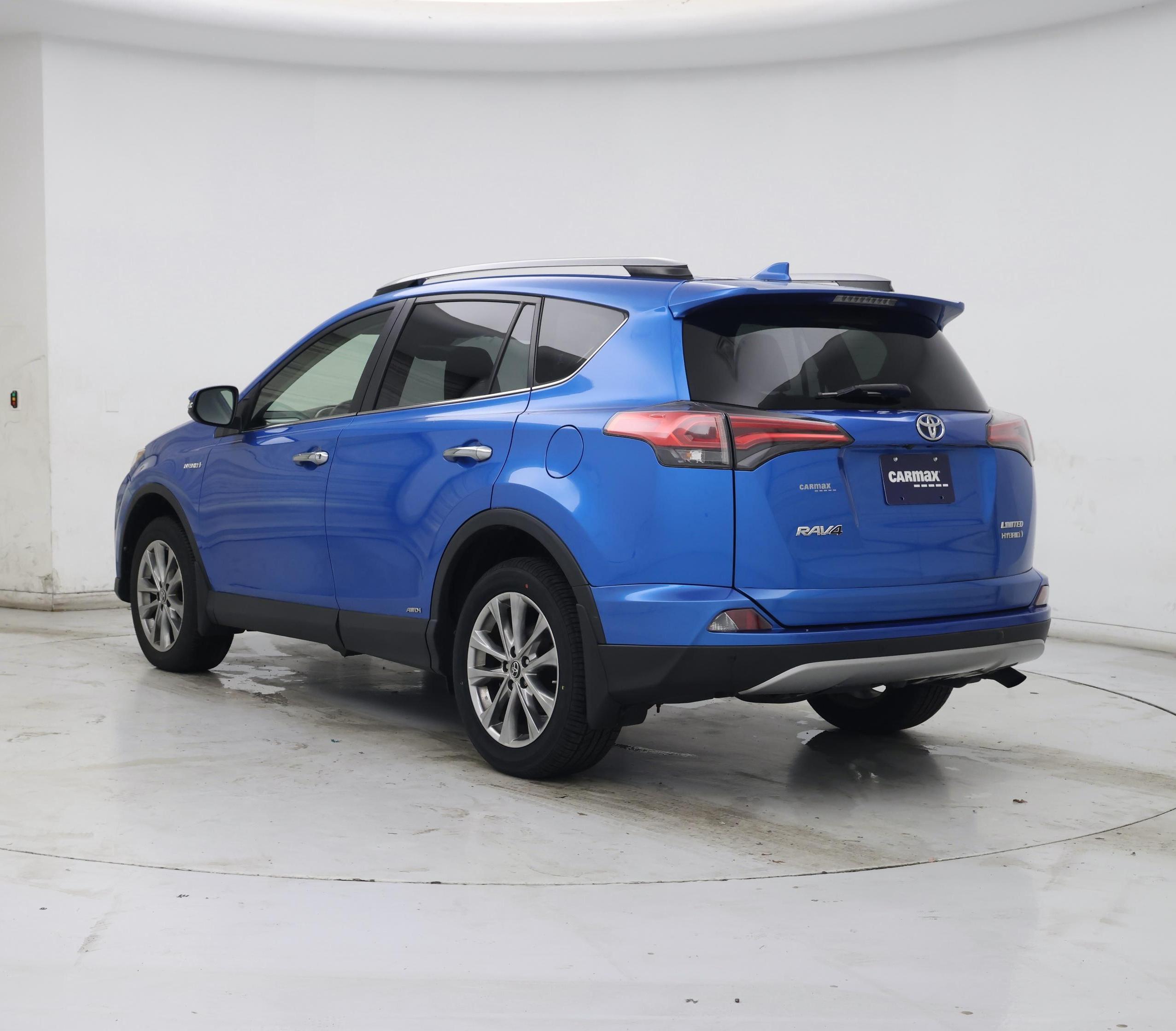 Thumbnail: 2018 Toyota RAV4 - 2