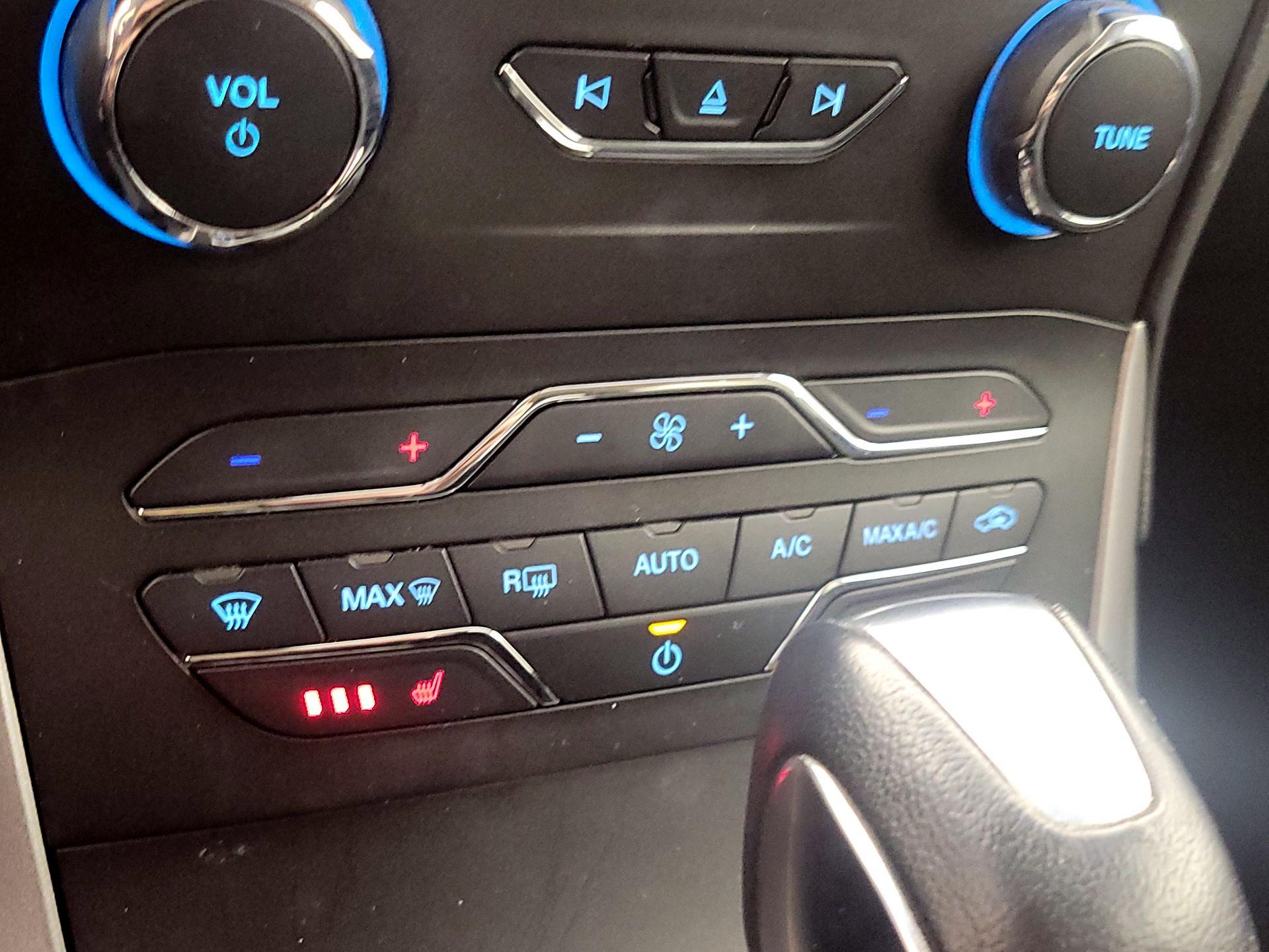 Thumbnail: 2018 Ford Edge - 16