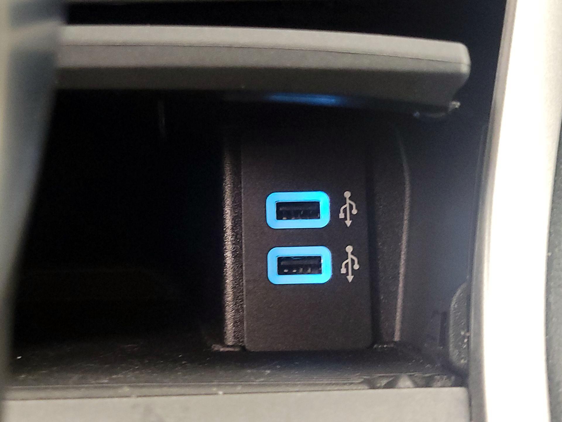 Thumbnail: 2018 Ford Edge - 18