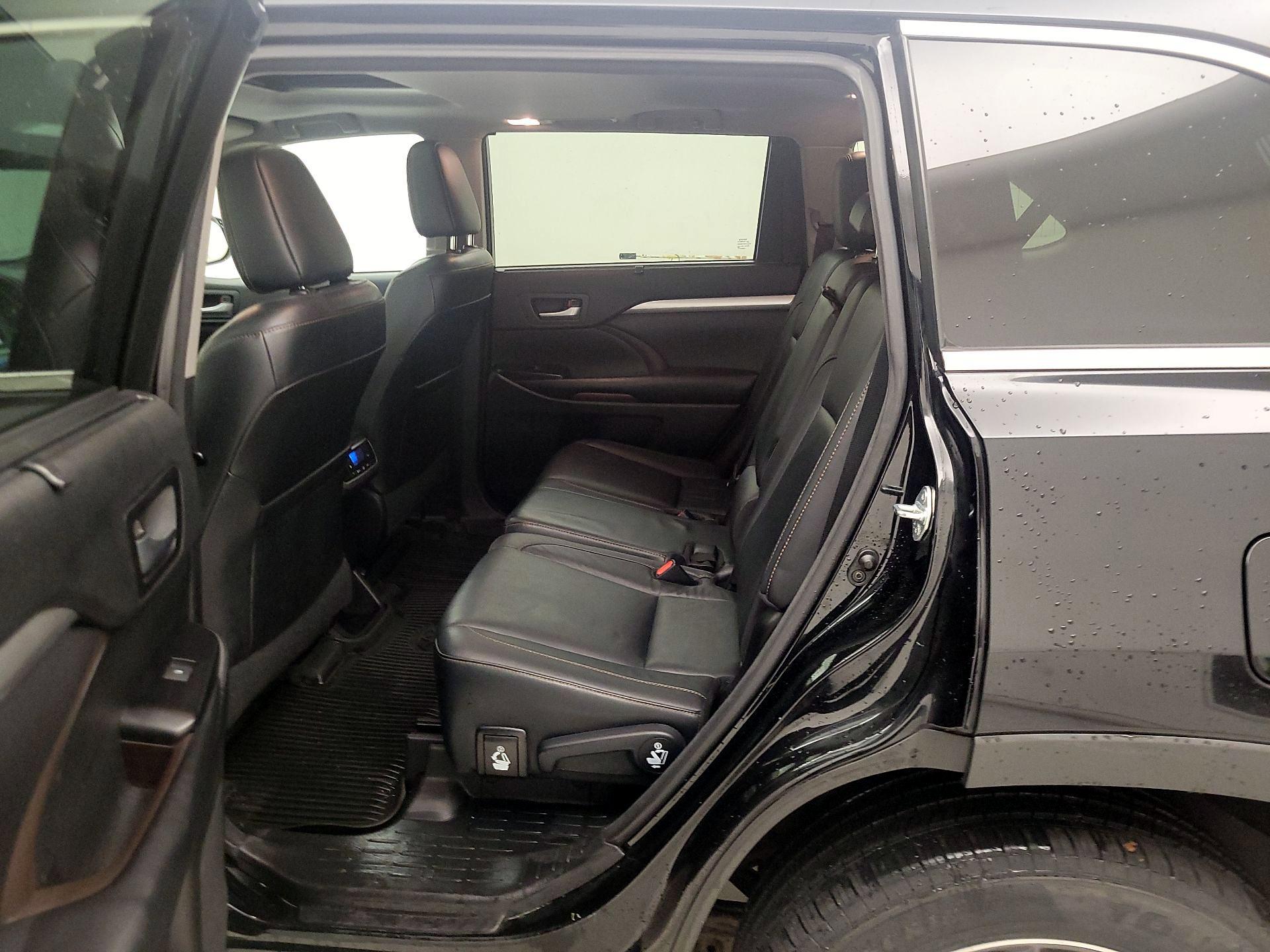 Thumbnail: 2017 Toyota Highlander - 20