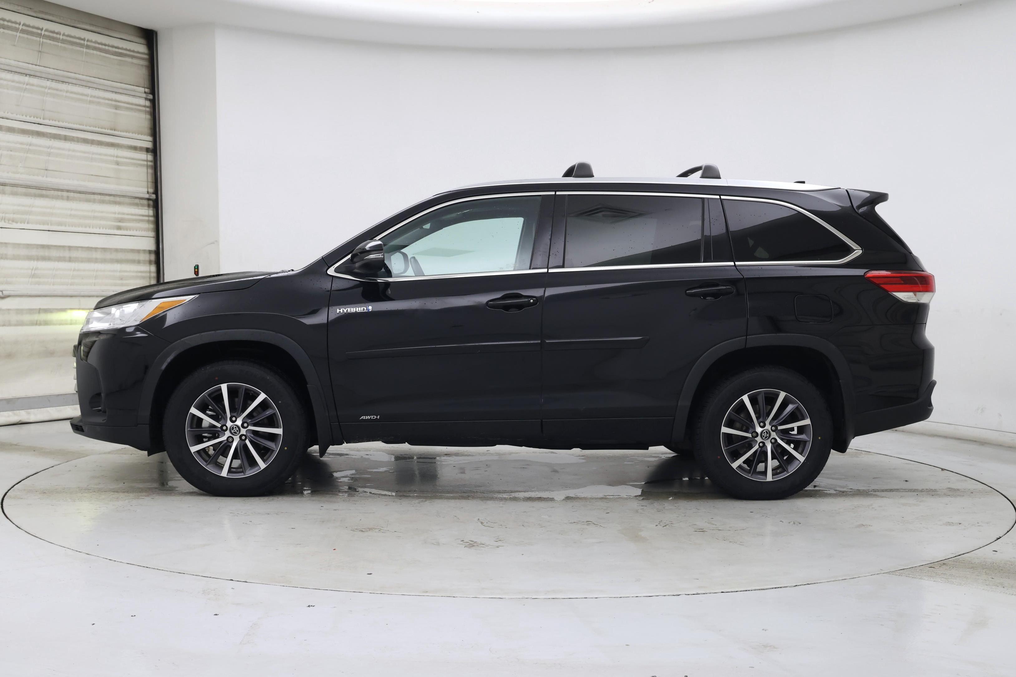 Thumbnail: 2017 Toyota Highlander - 3