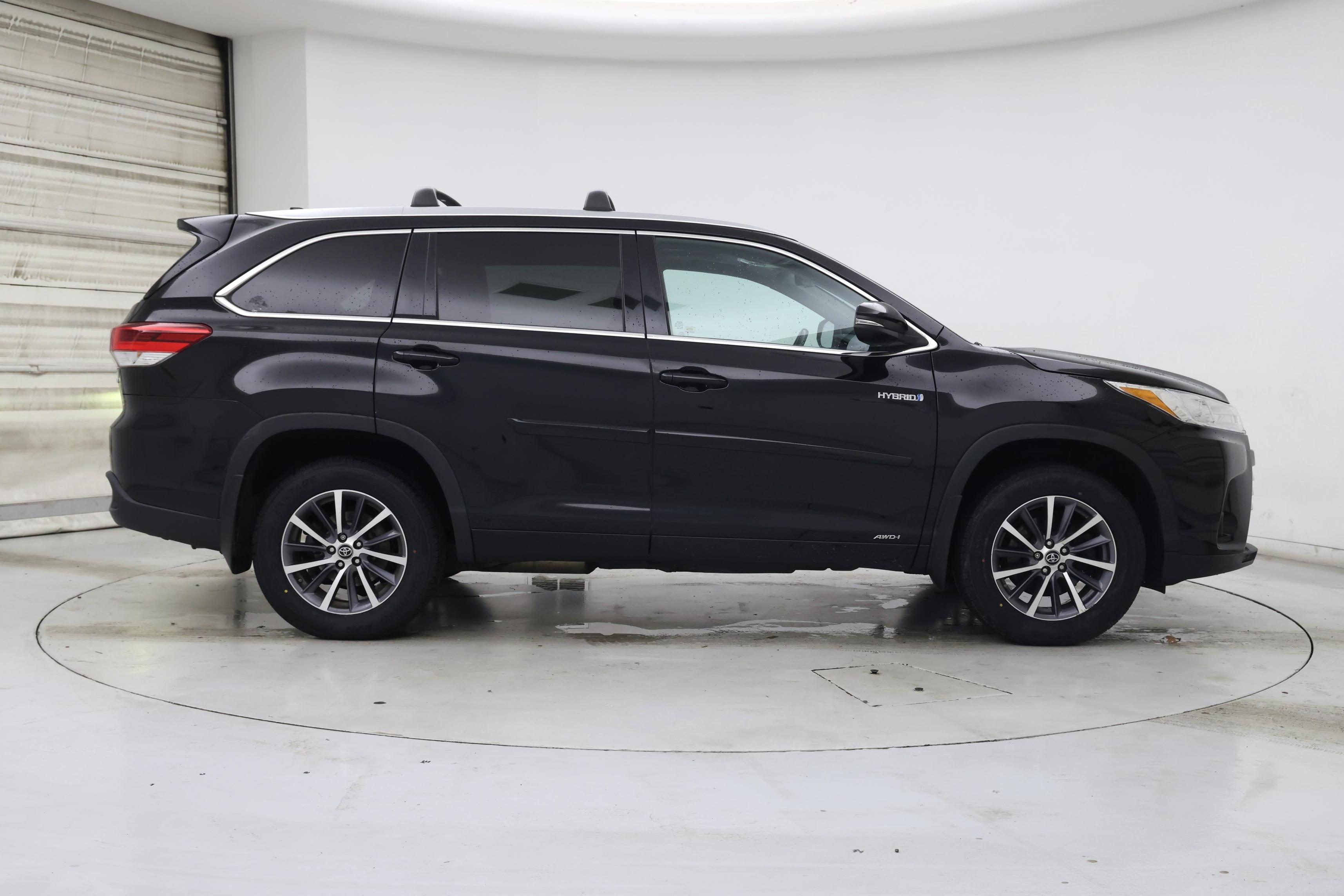 Thumbnail: 2017 Toyota Highlander - 7