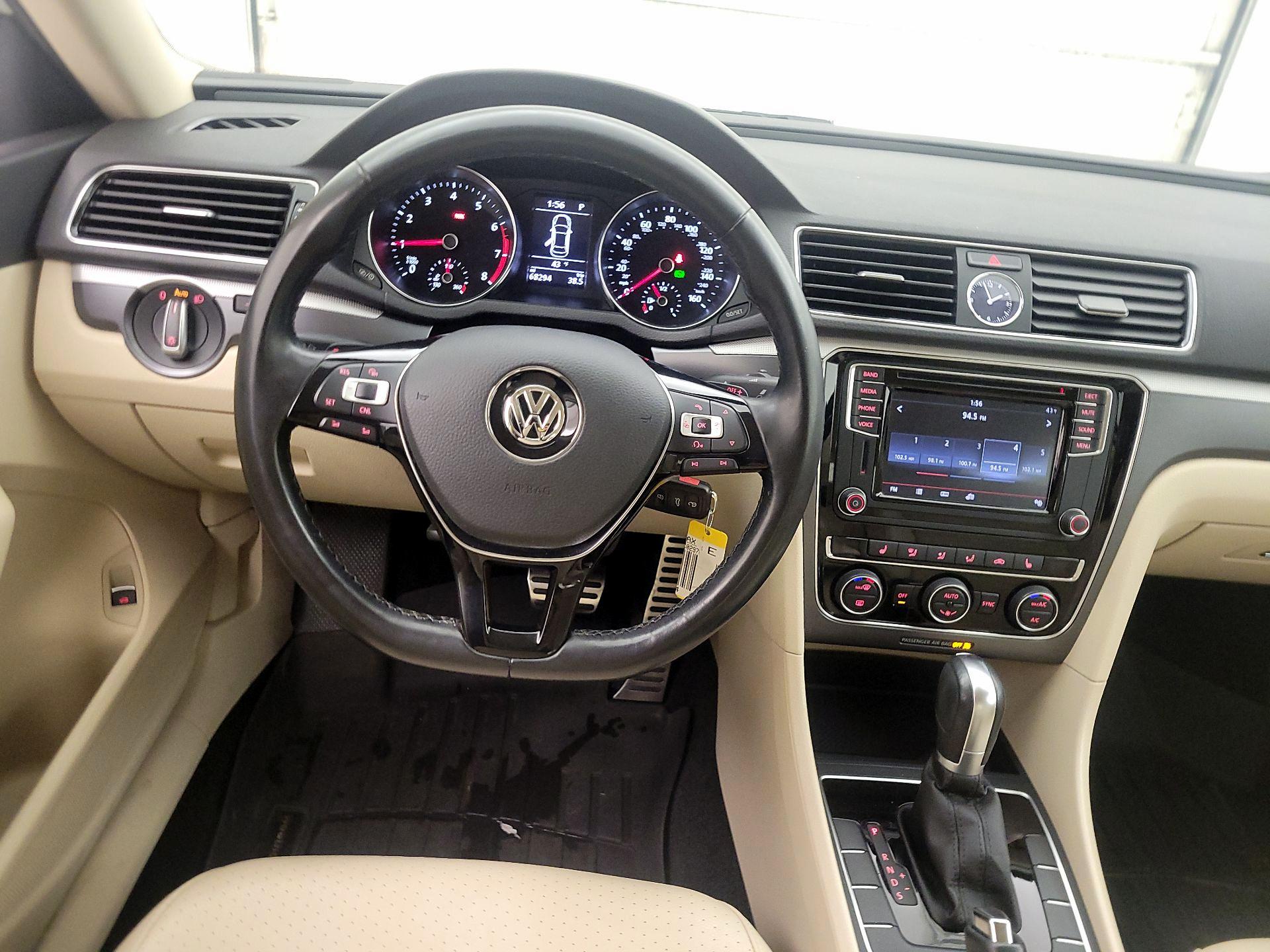 Thumbnail: 2017 Volkswagen Passat - 10