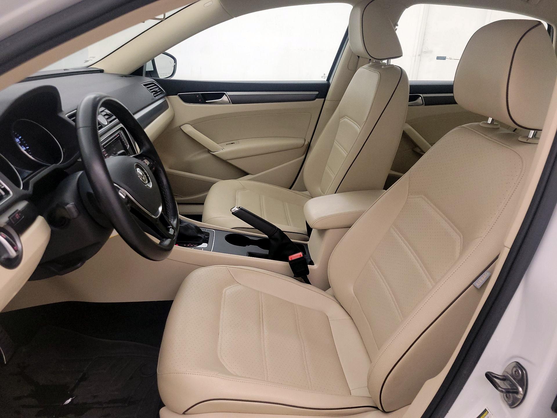 Thumbnail: 2017 Volkswagen Passat - 11