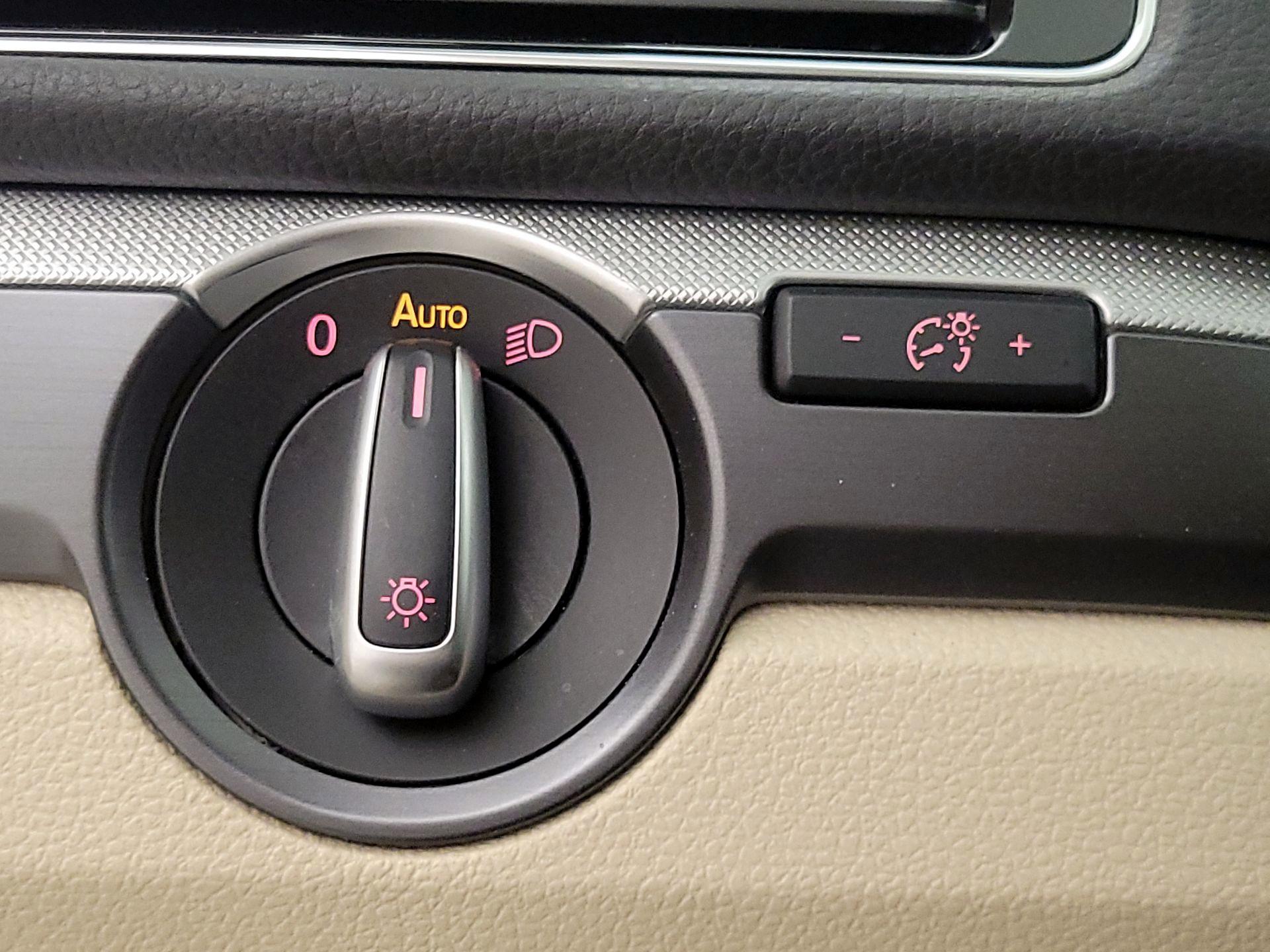 Thumbnail: 2017 Volkswagen Passat - 13