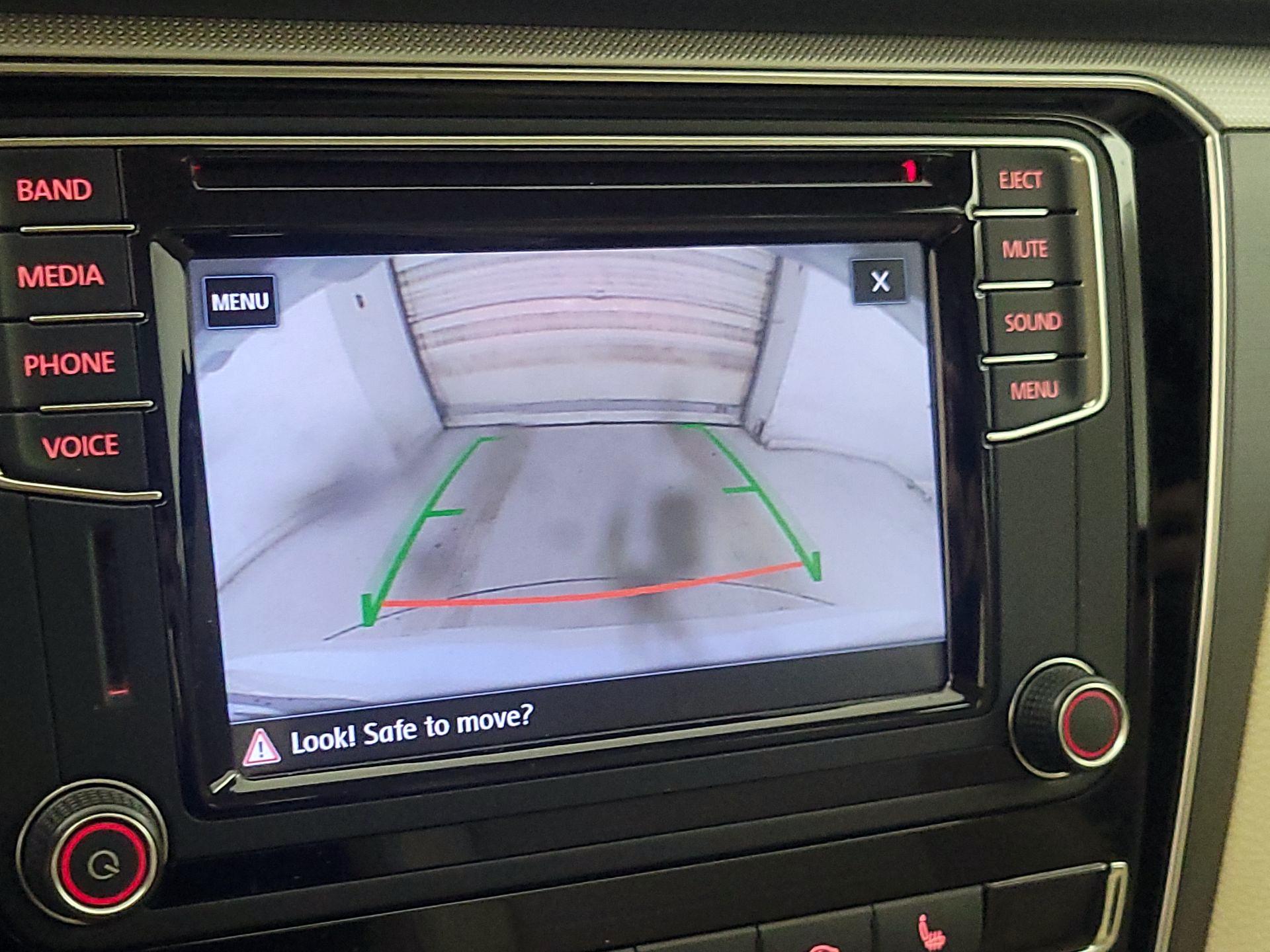 Thumbnail: 2017 Volkswagen Passat - 14