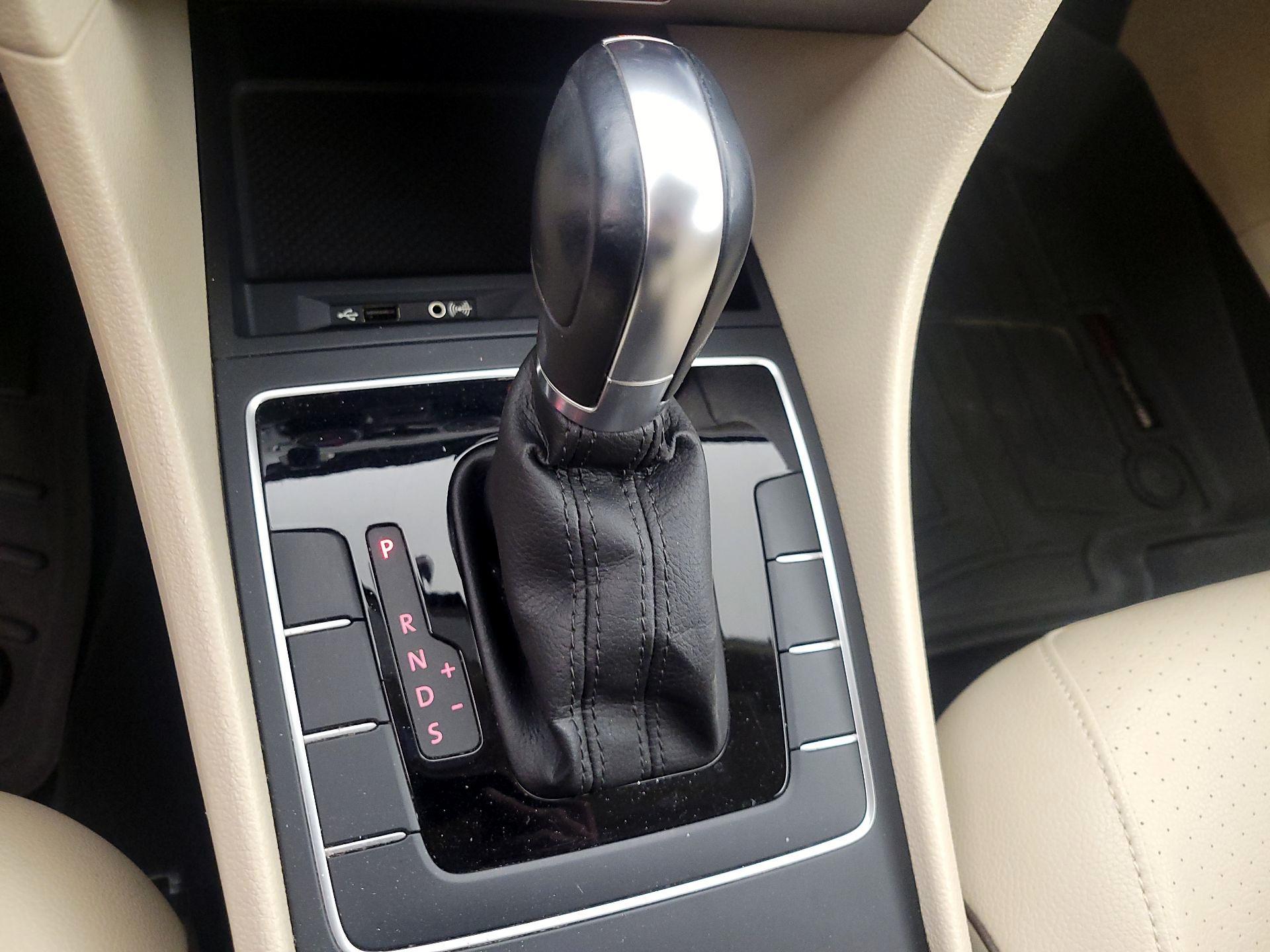 Thumbnail: 2017 Volkswagen Passat - 17