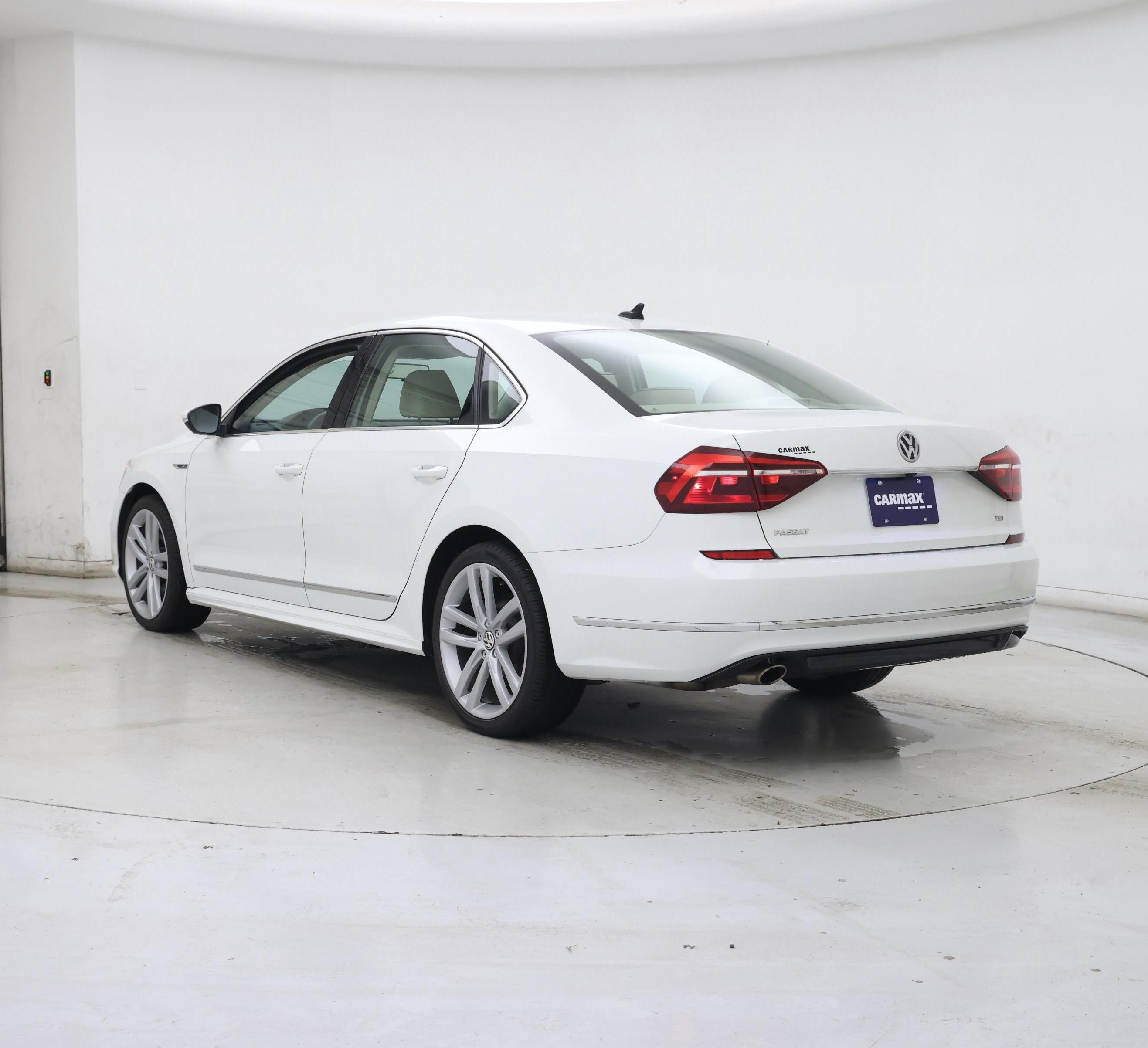 Thumbnail: 2017 Volkswagen Passat - 2