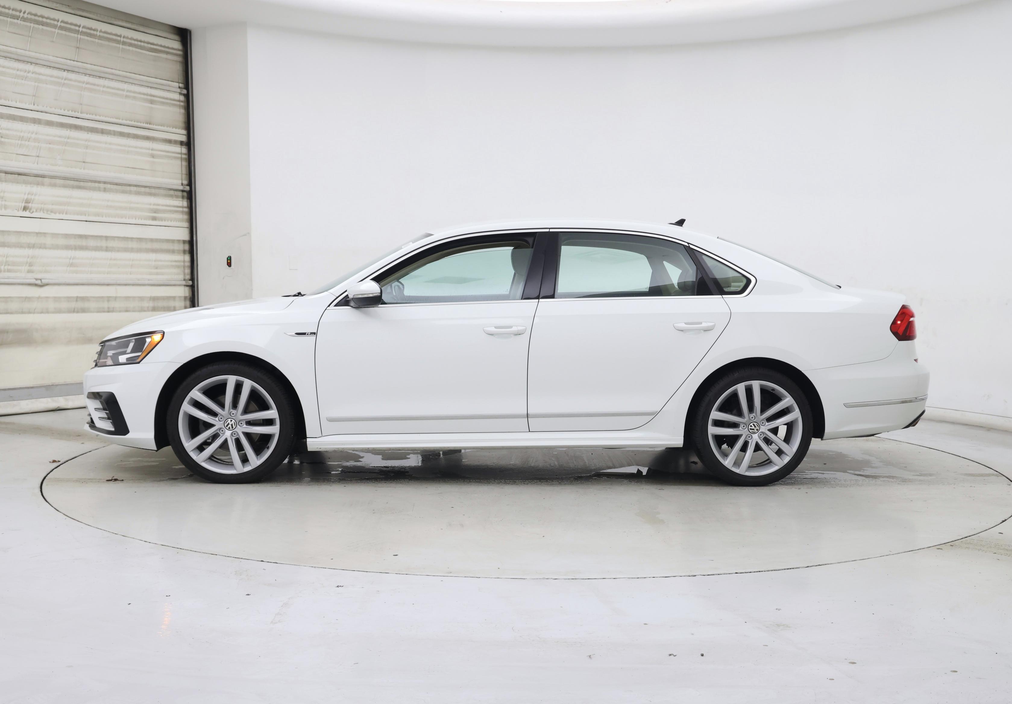 Thumbnail: 2017 Volkswagen Passat - 3