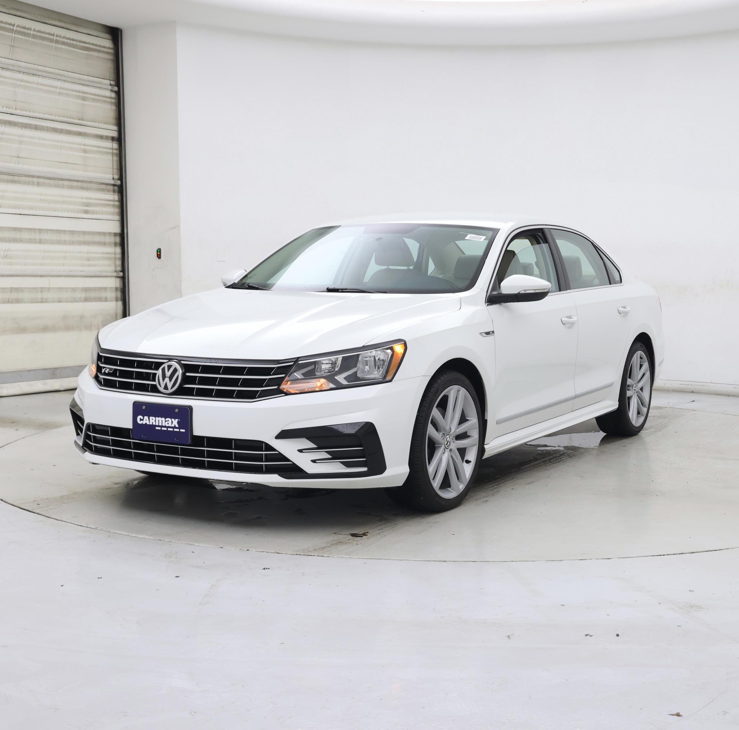 Thumbnail: 2017 Volkswagen Passat - 4