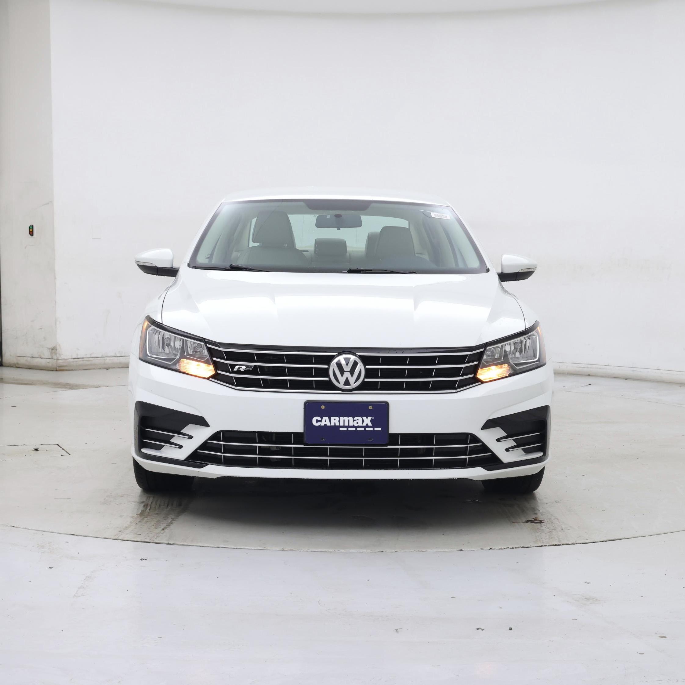 Thumbnail: 2017 Volkswagen Passat - 5