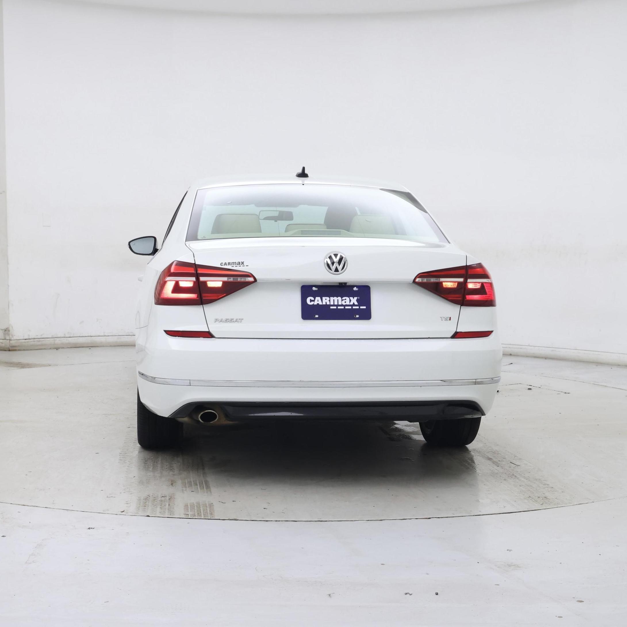 Thumbnail: 2017 Volkswagen Passat - 6