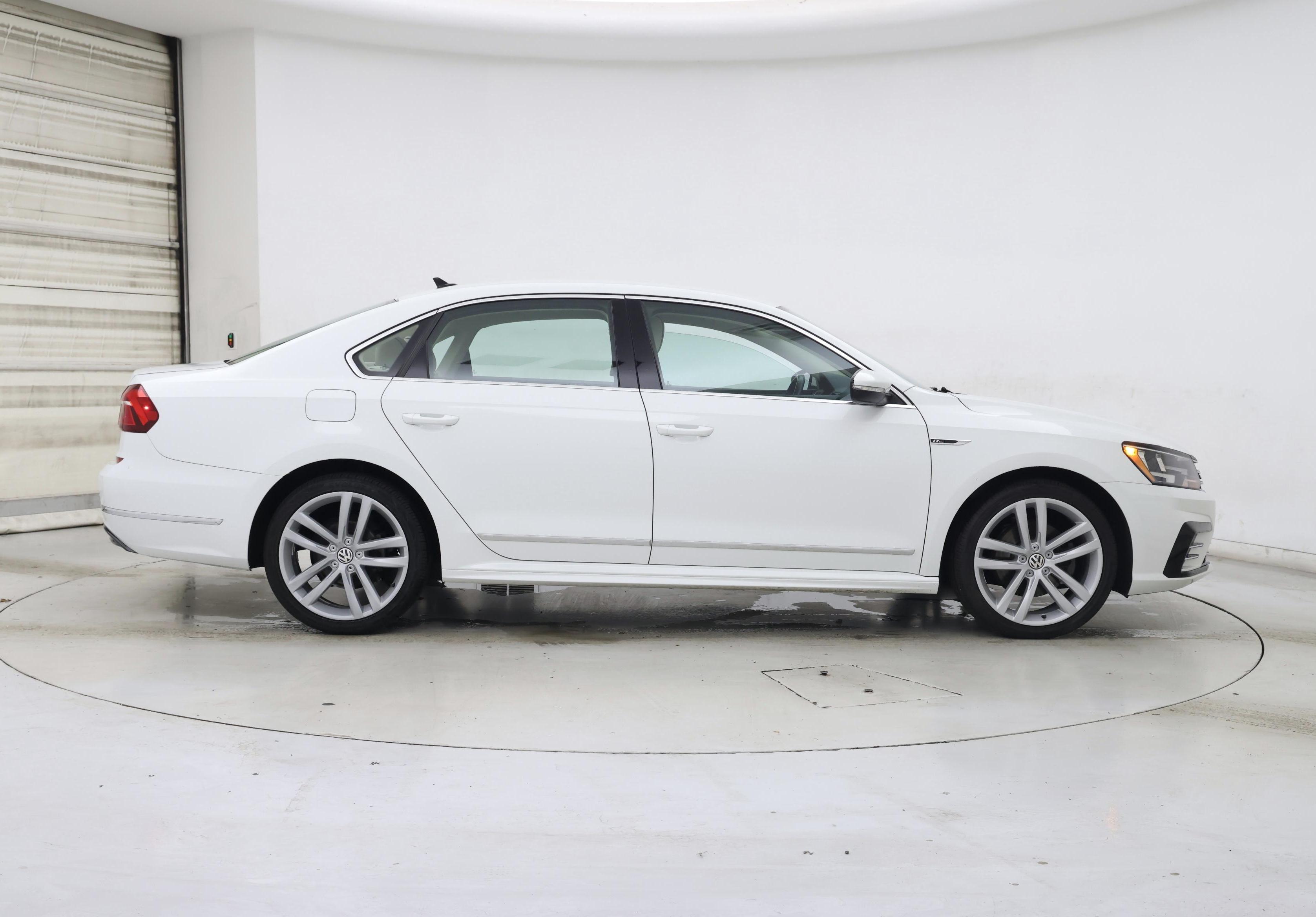 Thumbnail: 2017 Volkswagen Passat - 7