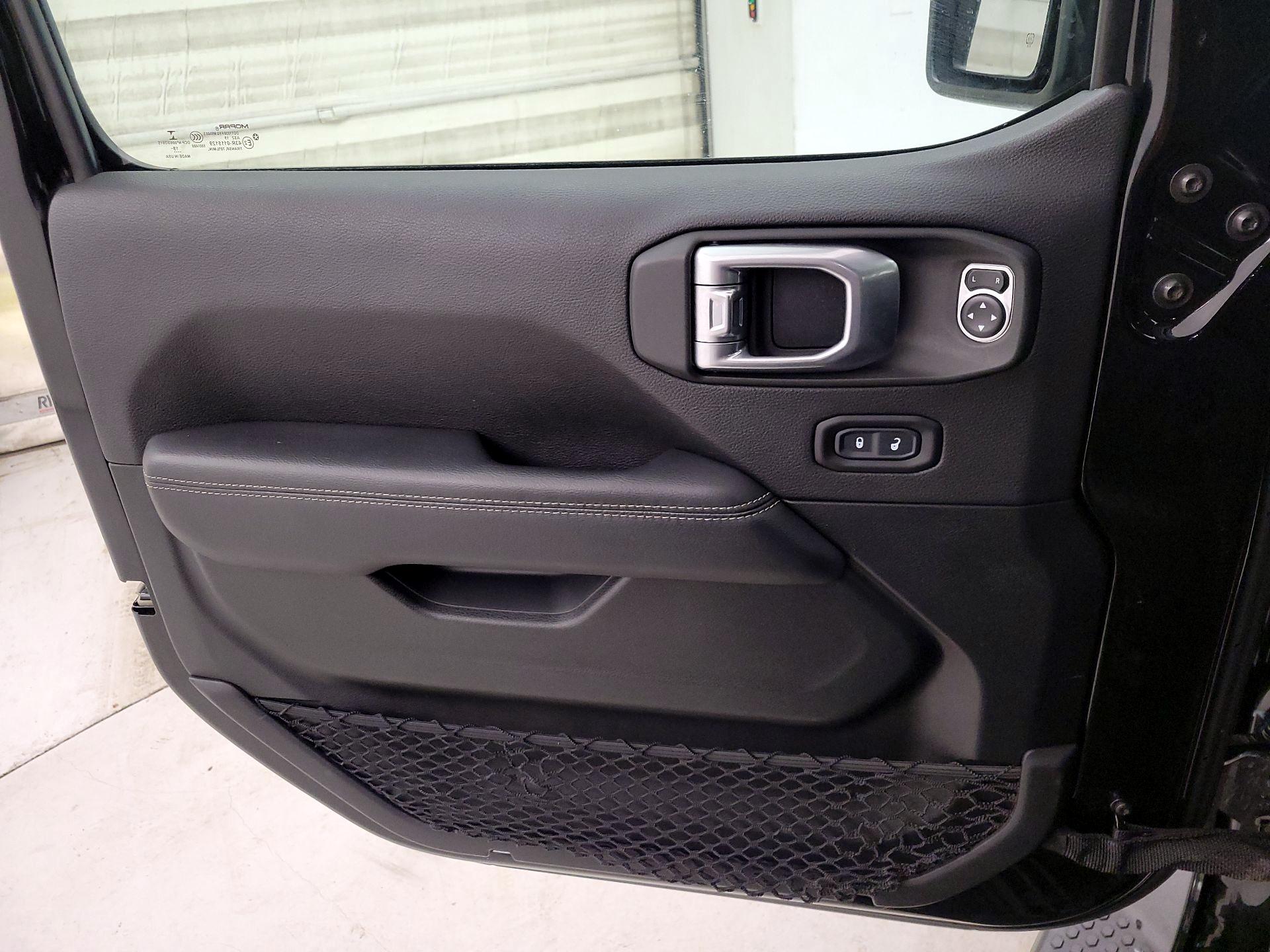 Thumbnail: 2020 Jeep Wrangler - 12