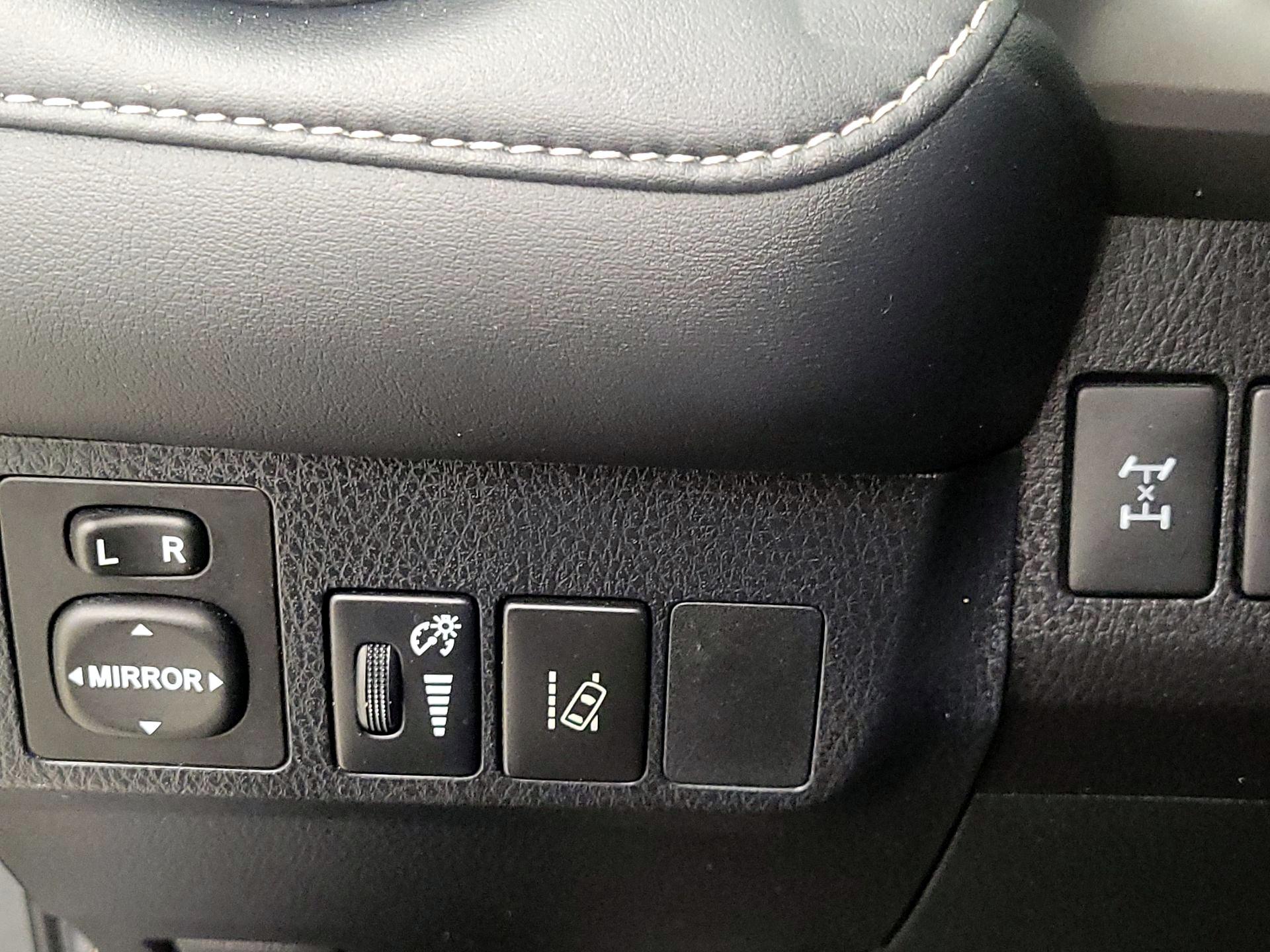 Thumbnail: 2018 Toyota RAV4 - 13