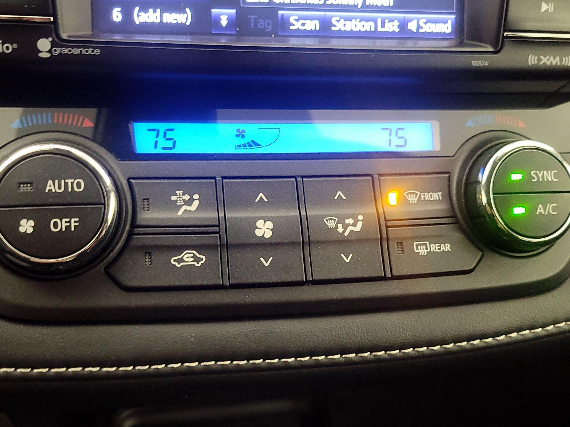 Thumbnail: 2018 Toyota RAV4 - 16