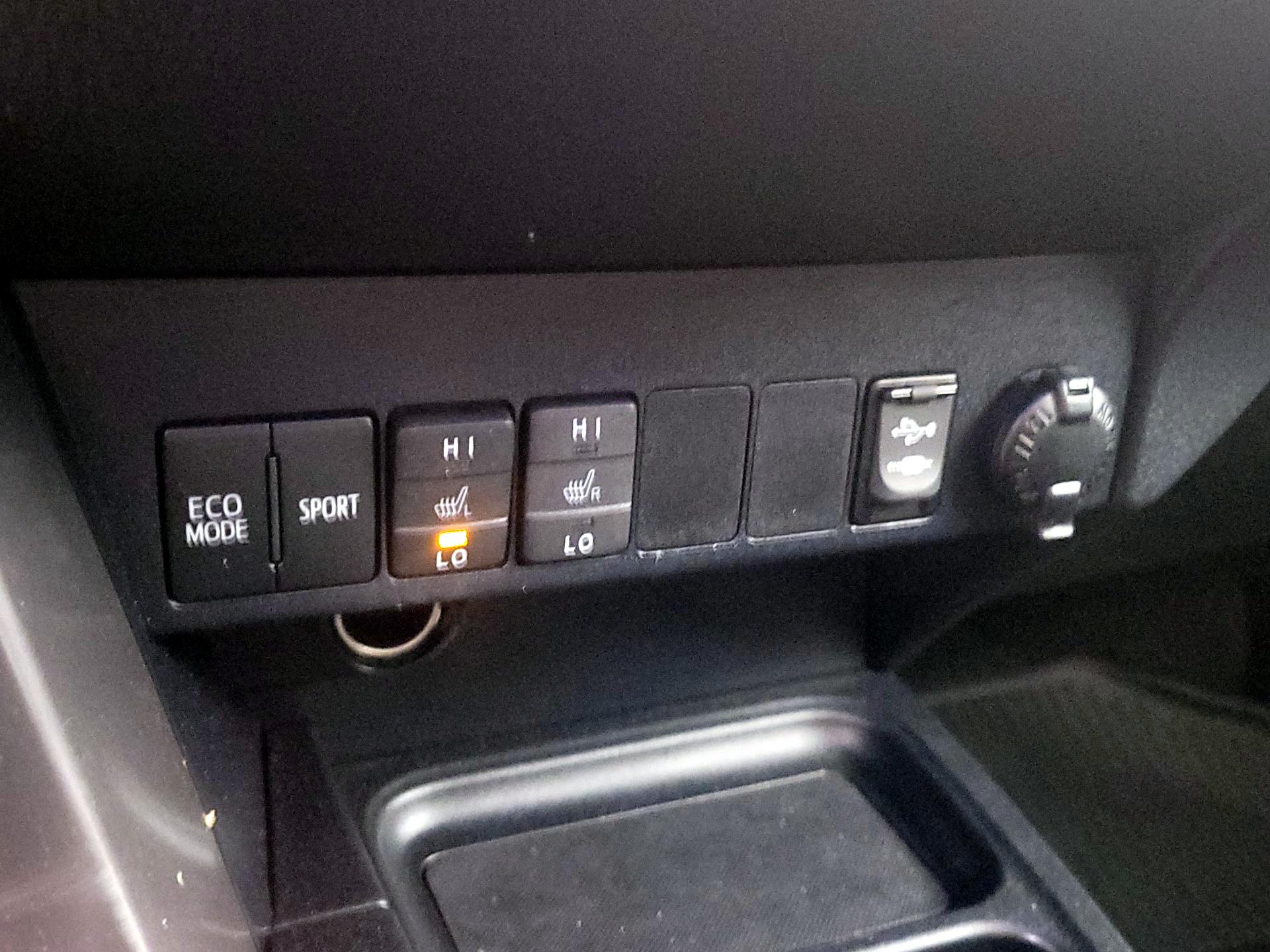 Thumbnail: 2018 Toyota RAV4 - 18