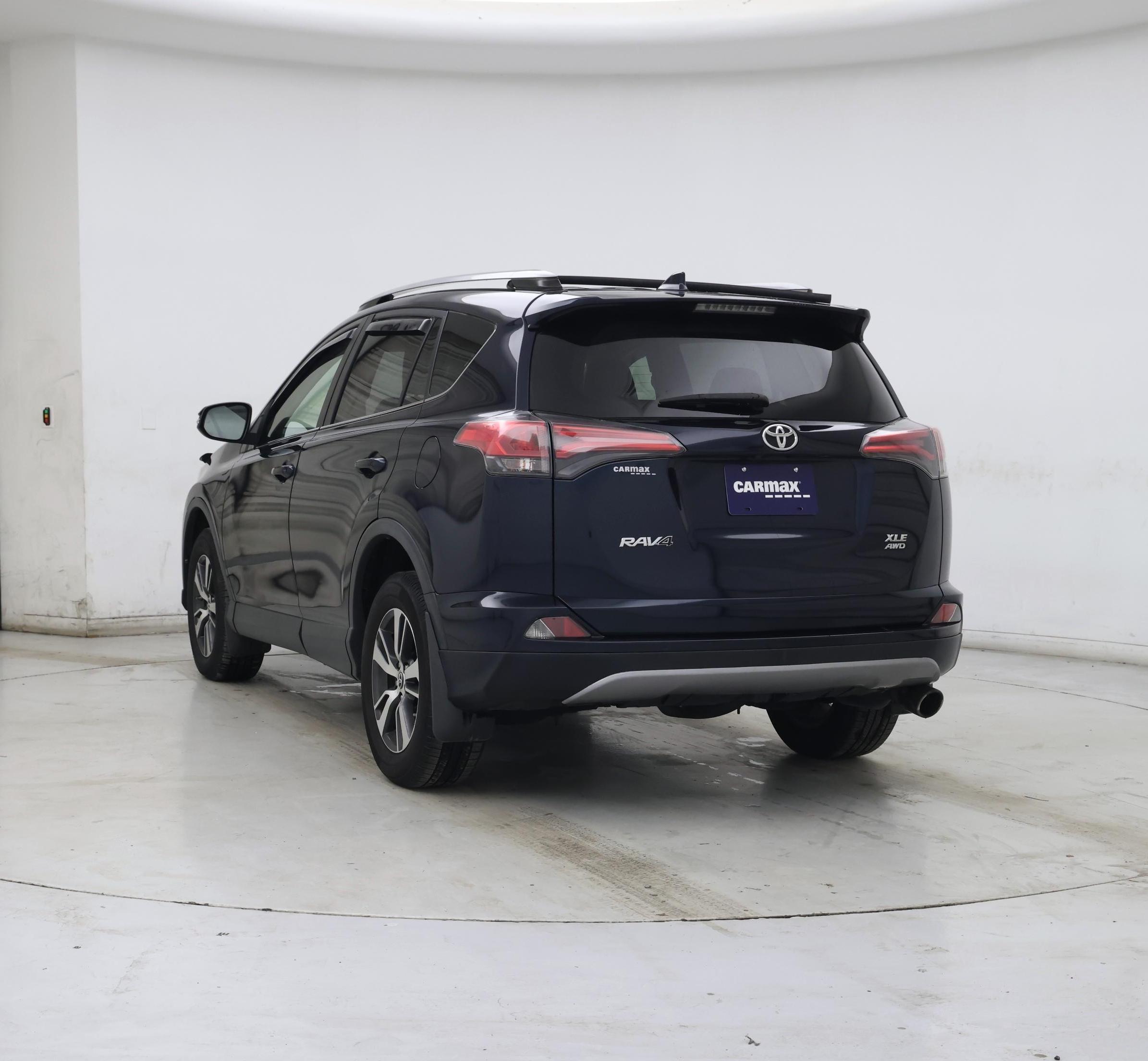 Thumbnail: 2018 Toyota RAV4 - 2