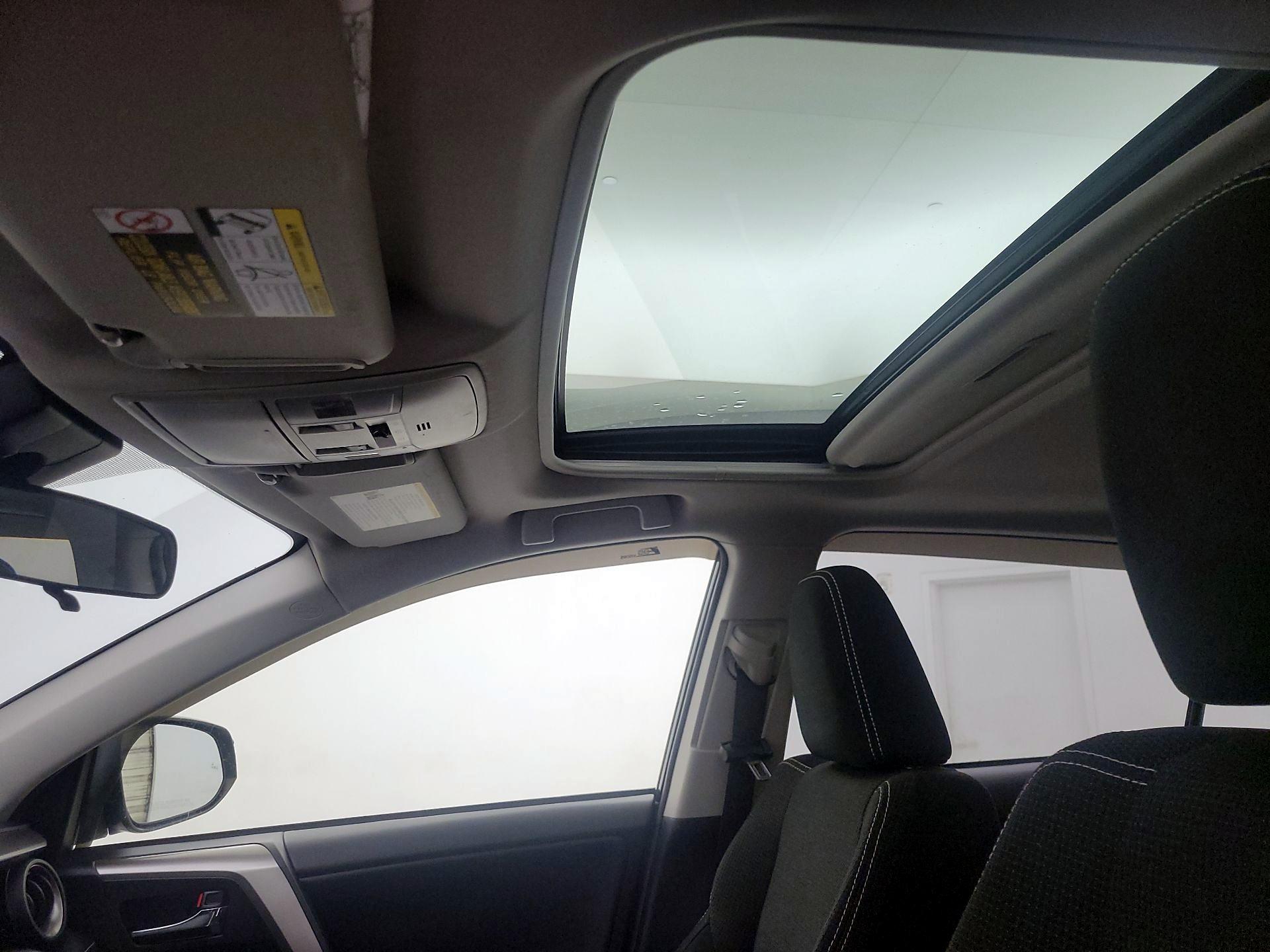 Thumbnail: 2018 Toyota RAV4 - 19