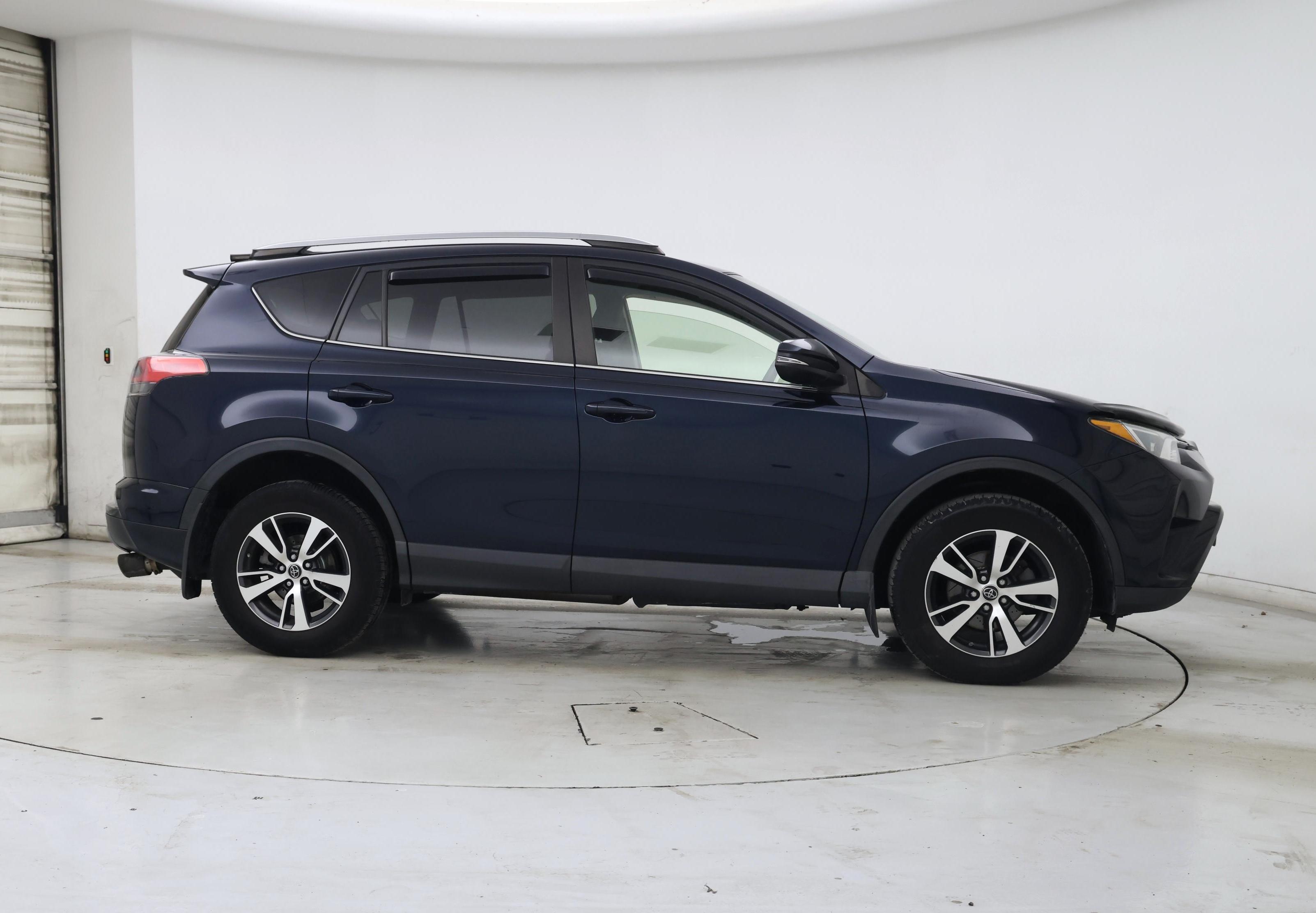 Thumbnail: 2018 Toyota RAV4 - 7