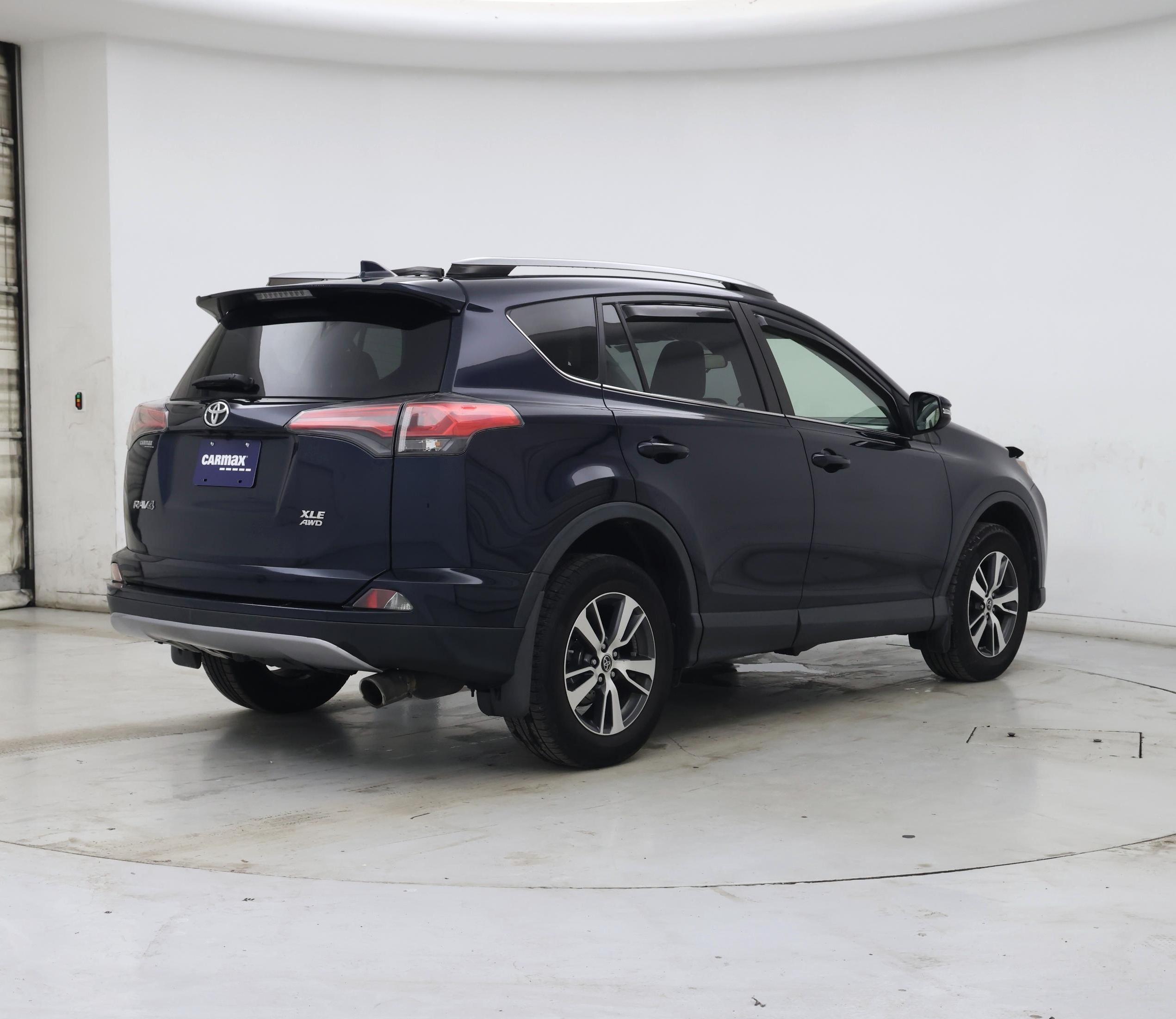 Thumbnail: 2018 Toyota RAV4 - 8