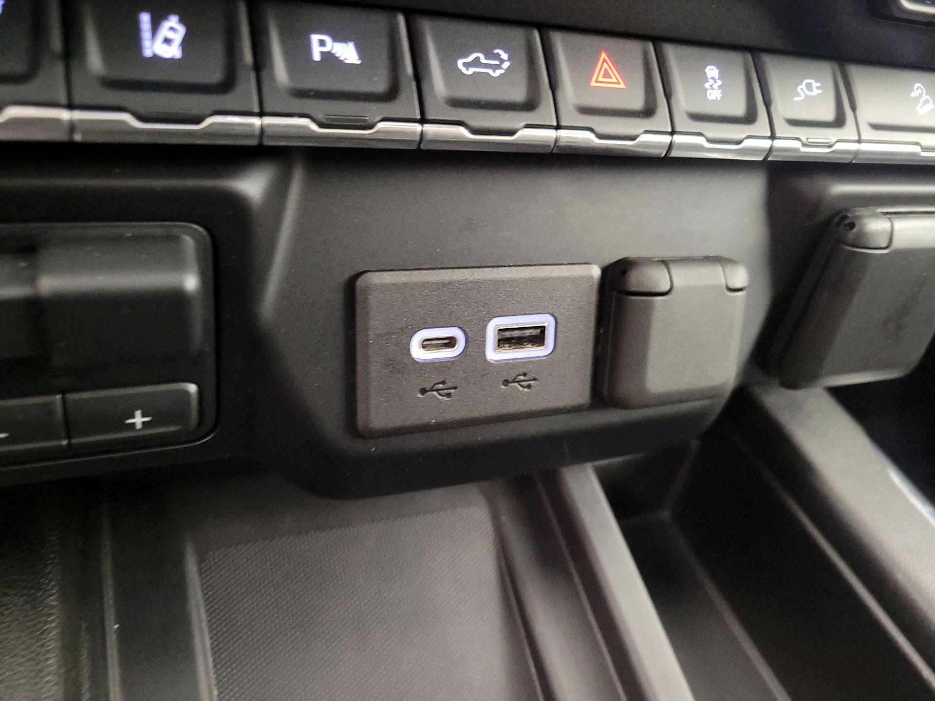 Thumbnail: 2020 GMC Sierra 3500 - 18