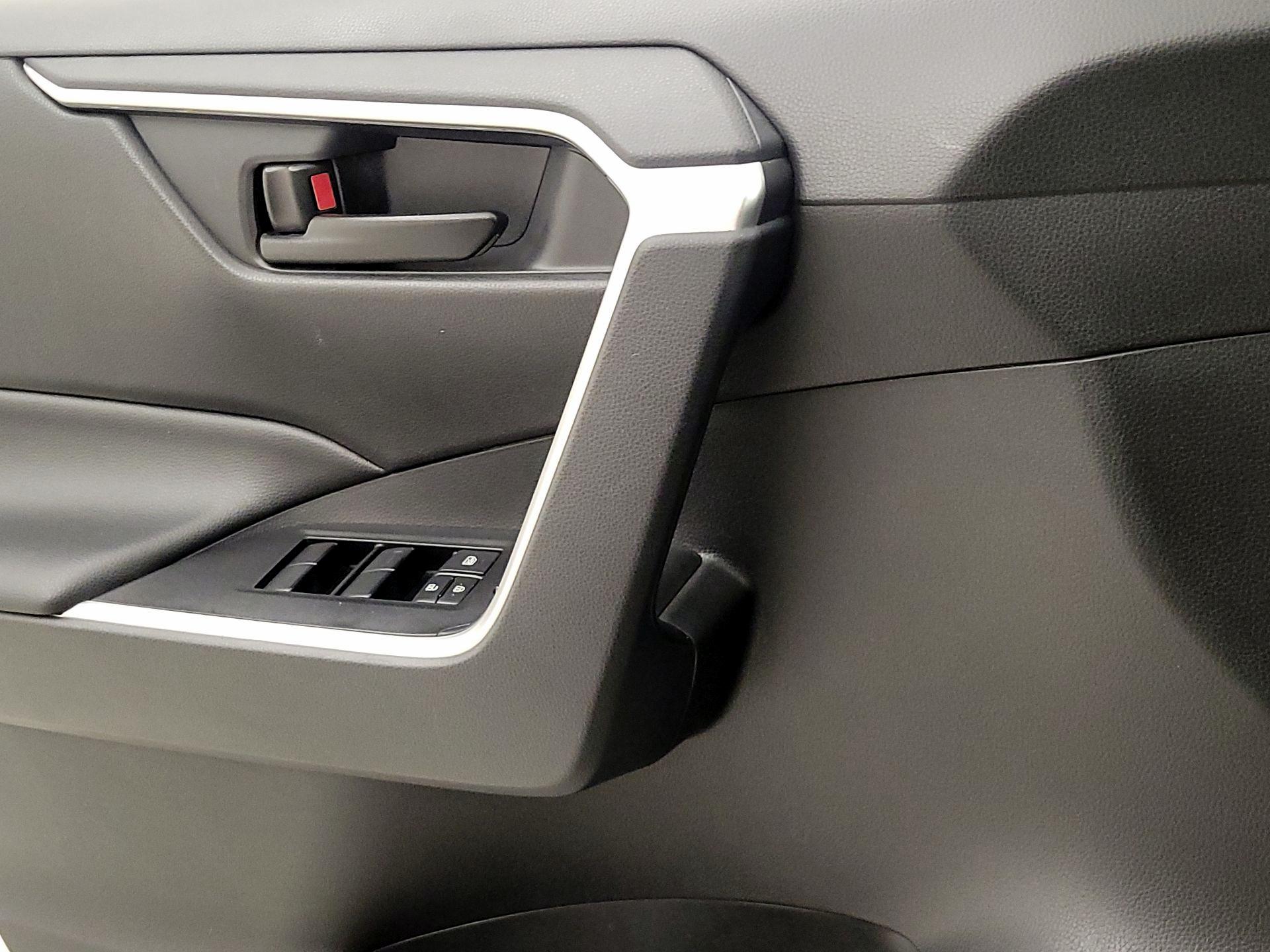 Thumbnail: 2021 Toyota RAV4 - 12