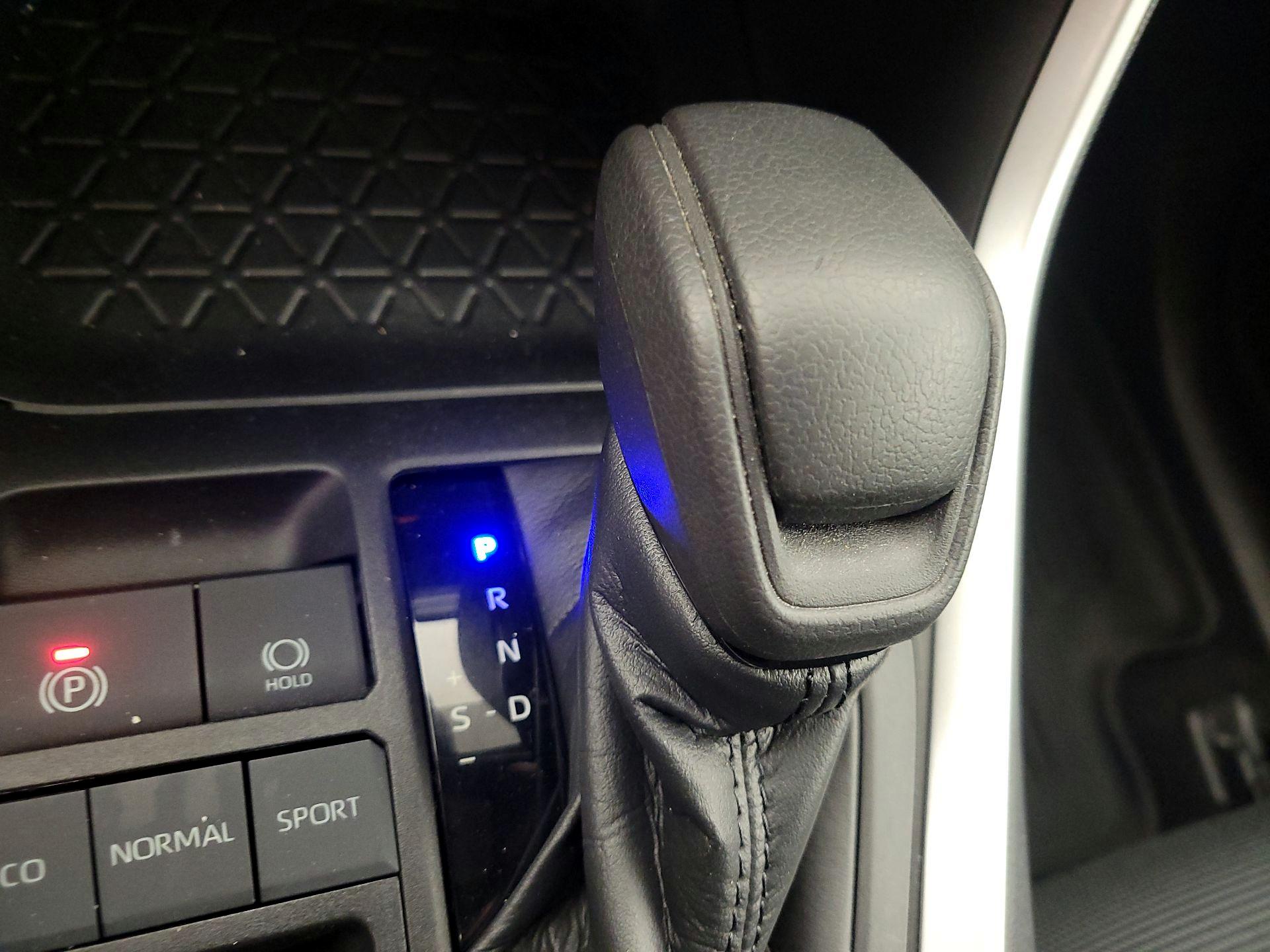 Thumbnail: 2021 Toyota RAV4 - 17