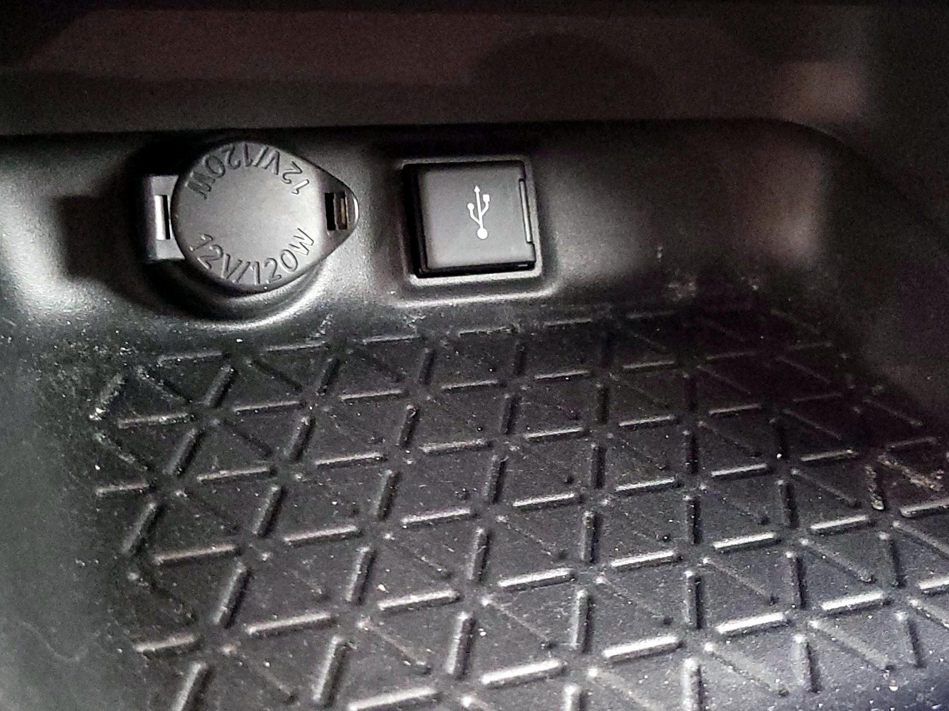 Thumbnail: 2021 Toyota RAV4 - 18