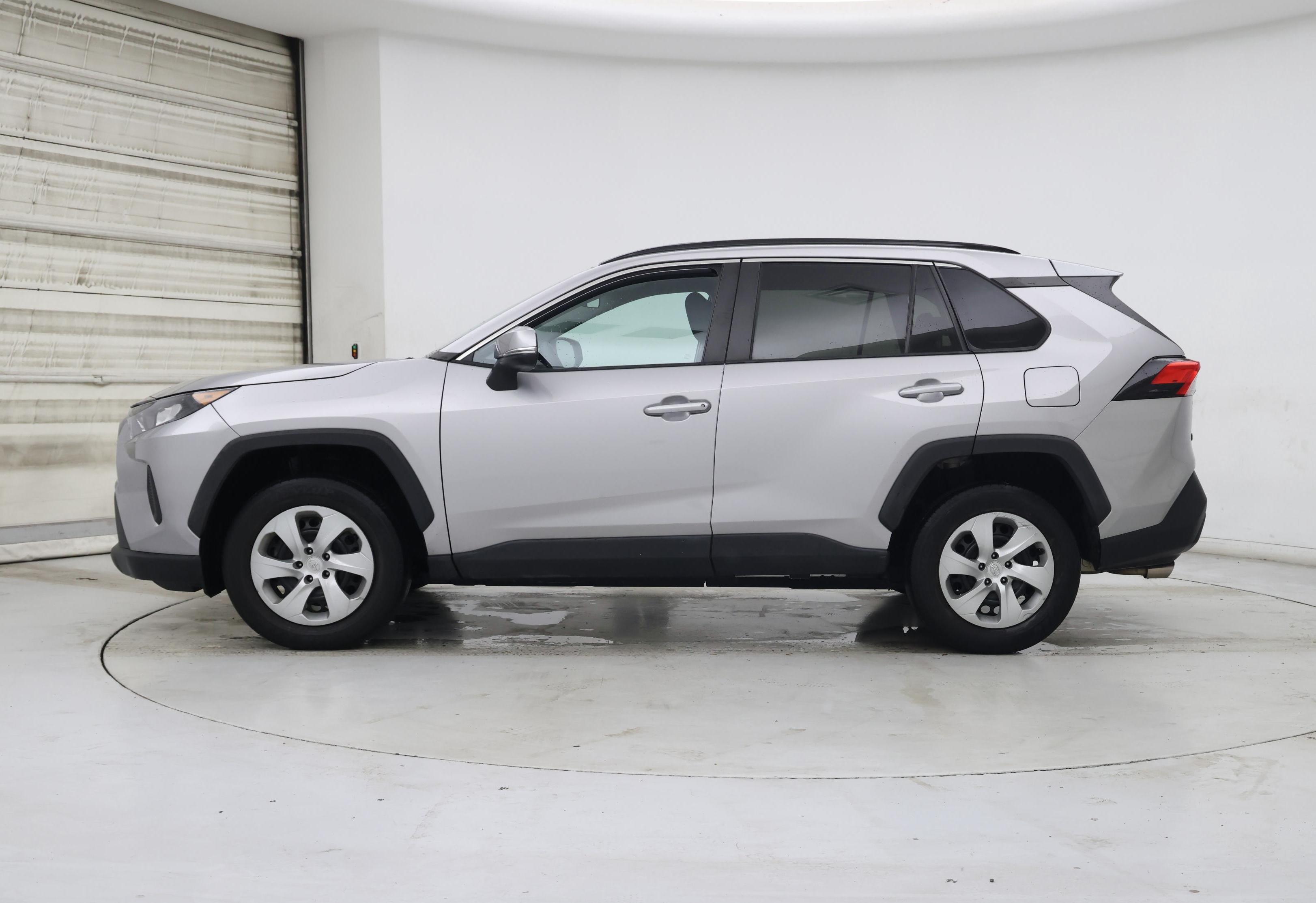 Thumbnail: 2021 Toyota RAV4 - 3