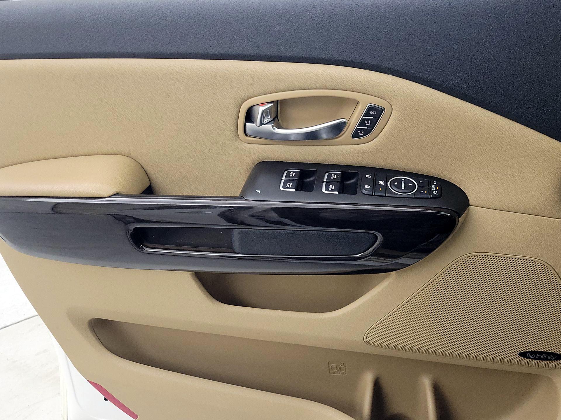 Thumbnail: 2015 Kia Sedona - 12