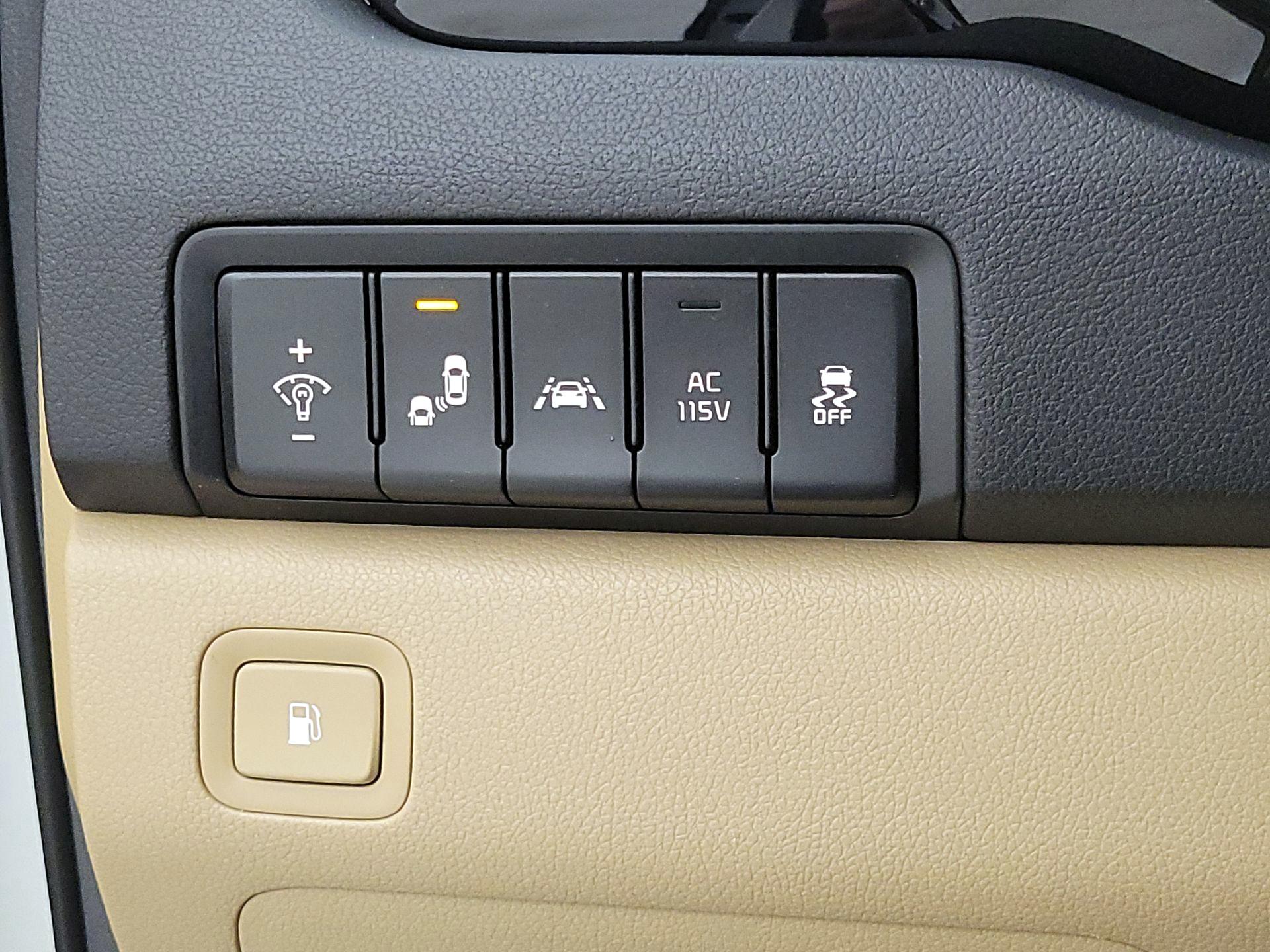 Thumbnail: 2015 Kia Sedona - 13